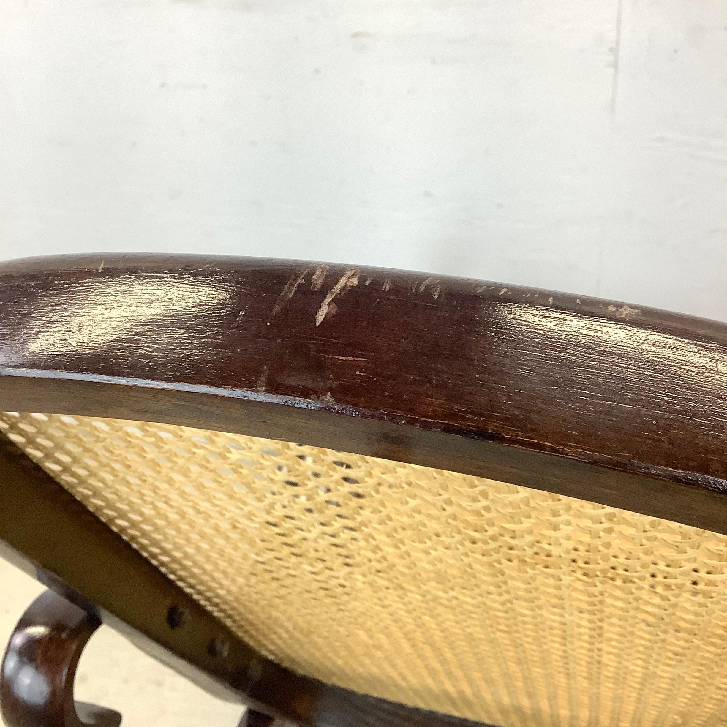 Chaise à bascule vintage en bois cintré d'après Michael Thonet en vente 6