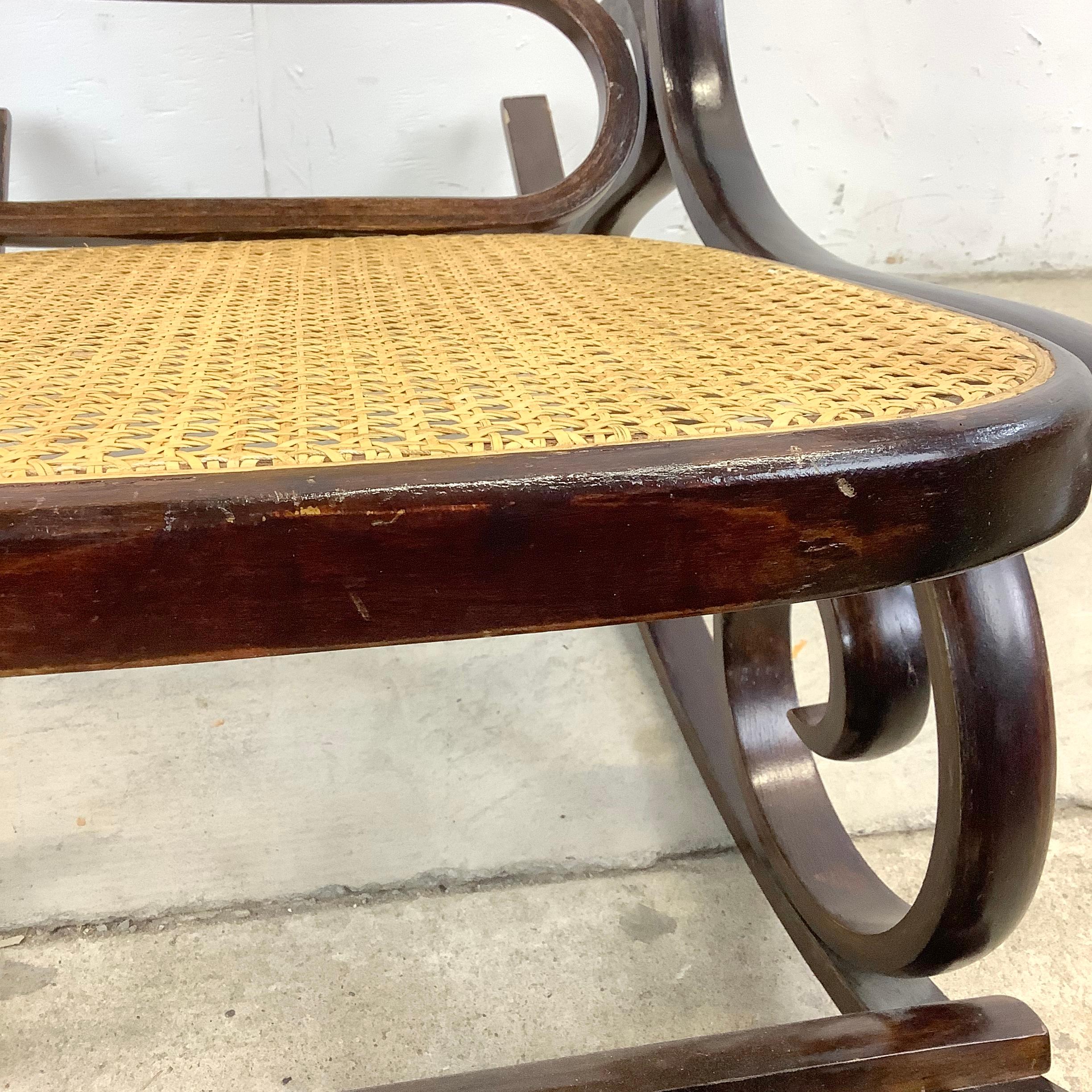 Chaise à bascule vintage en bois cintré d'après Michael Thonet en vente 9