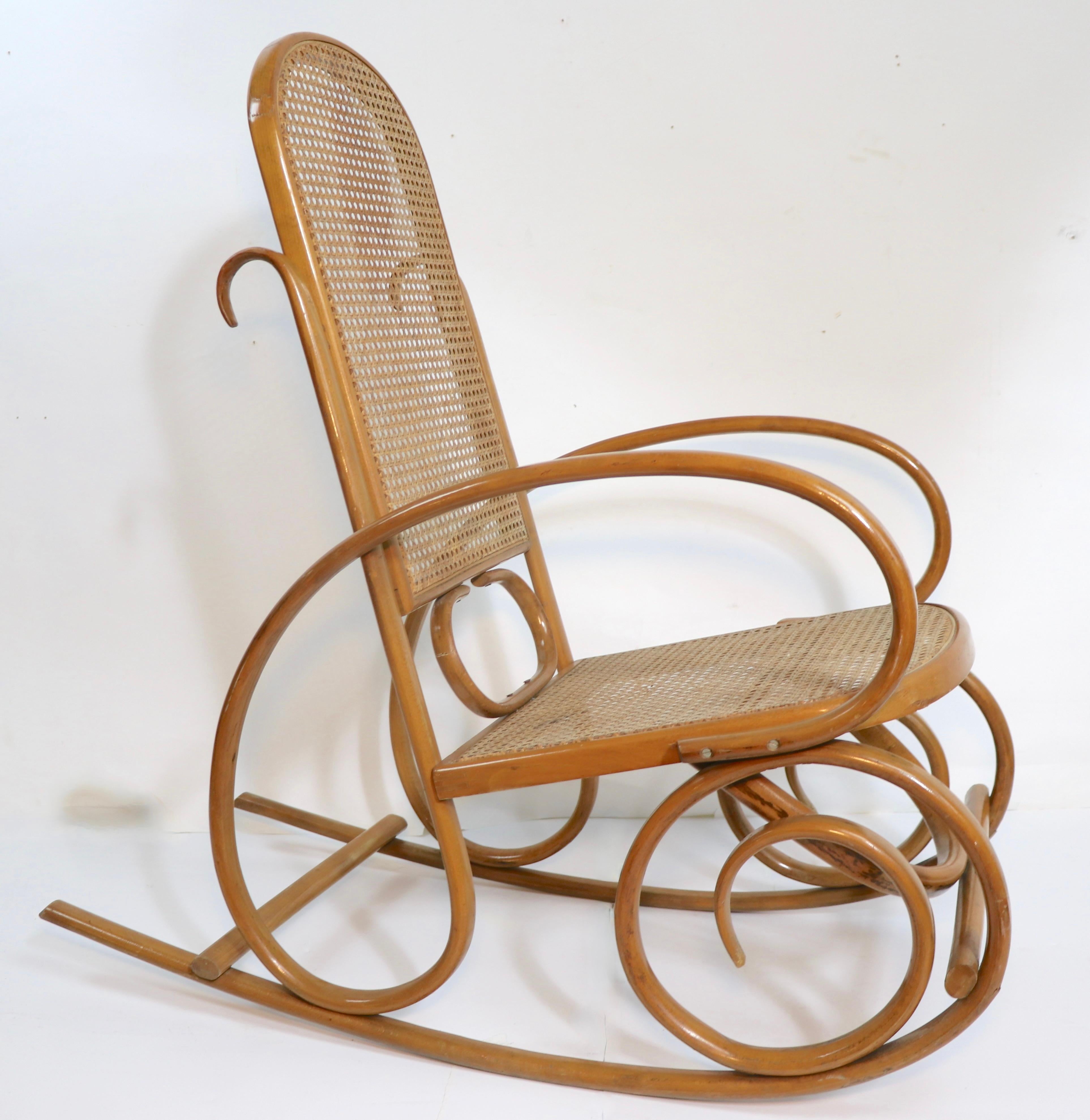 Rocking Chair aus Bugholz im Vintage-Stil, Thonet zugeschrieben im Angebot 2