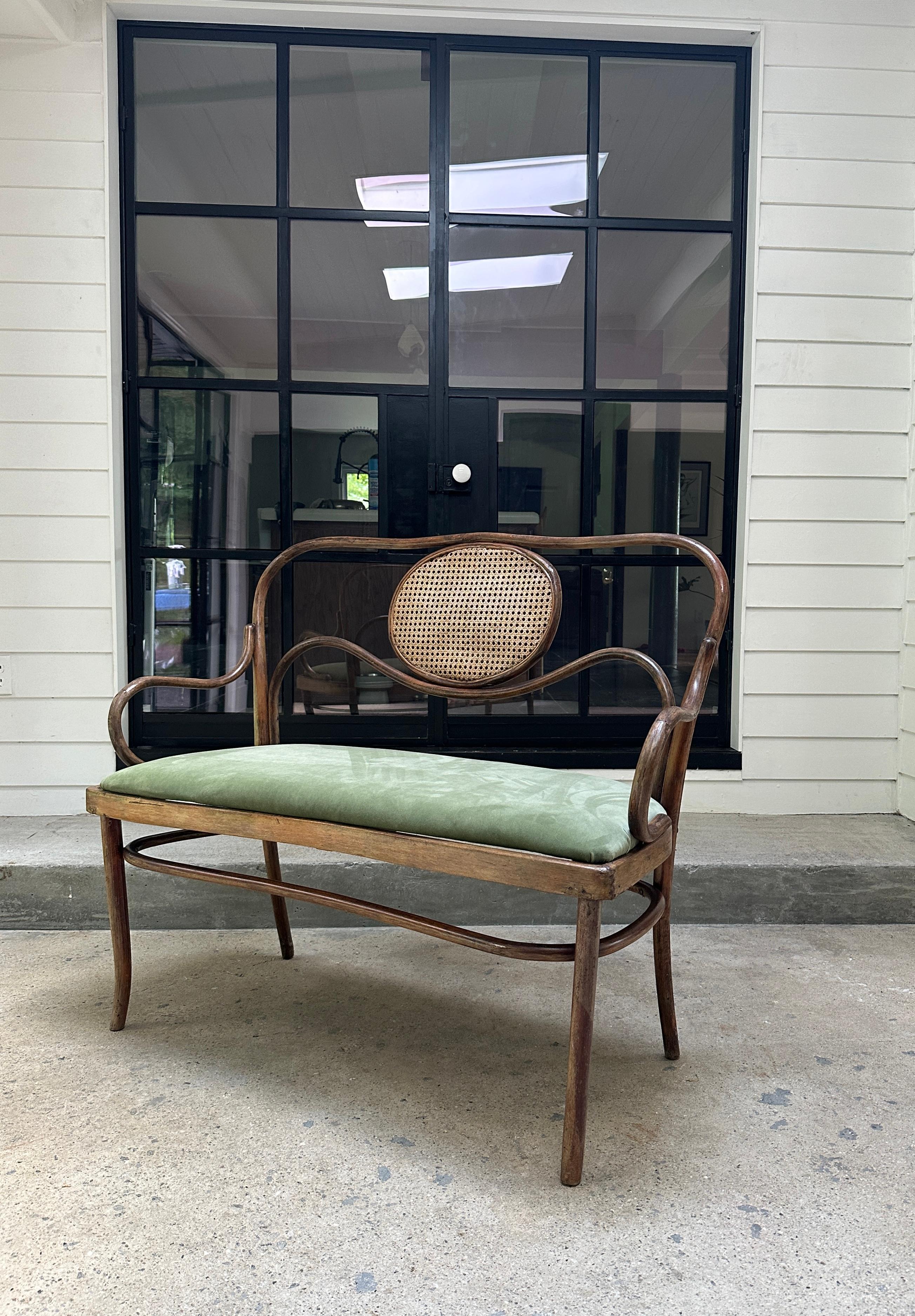 Vienna Secession Vintage bentwood settee bench in the style of Thonet. Circa 1940s