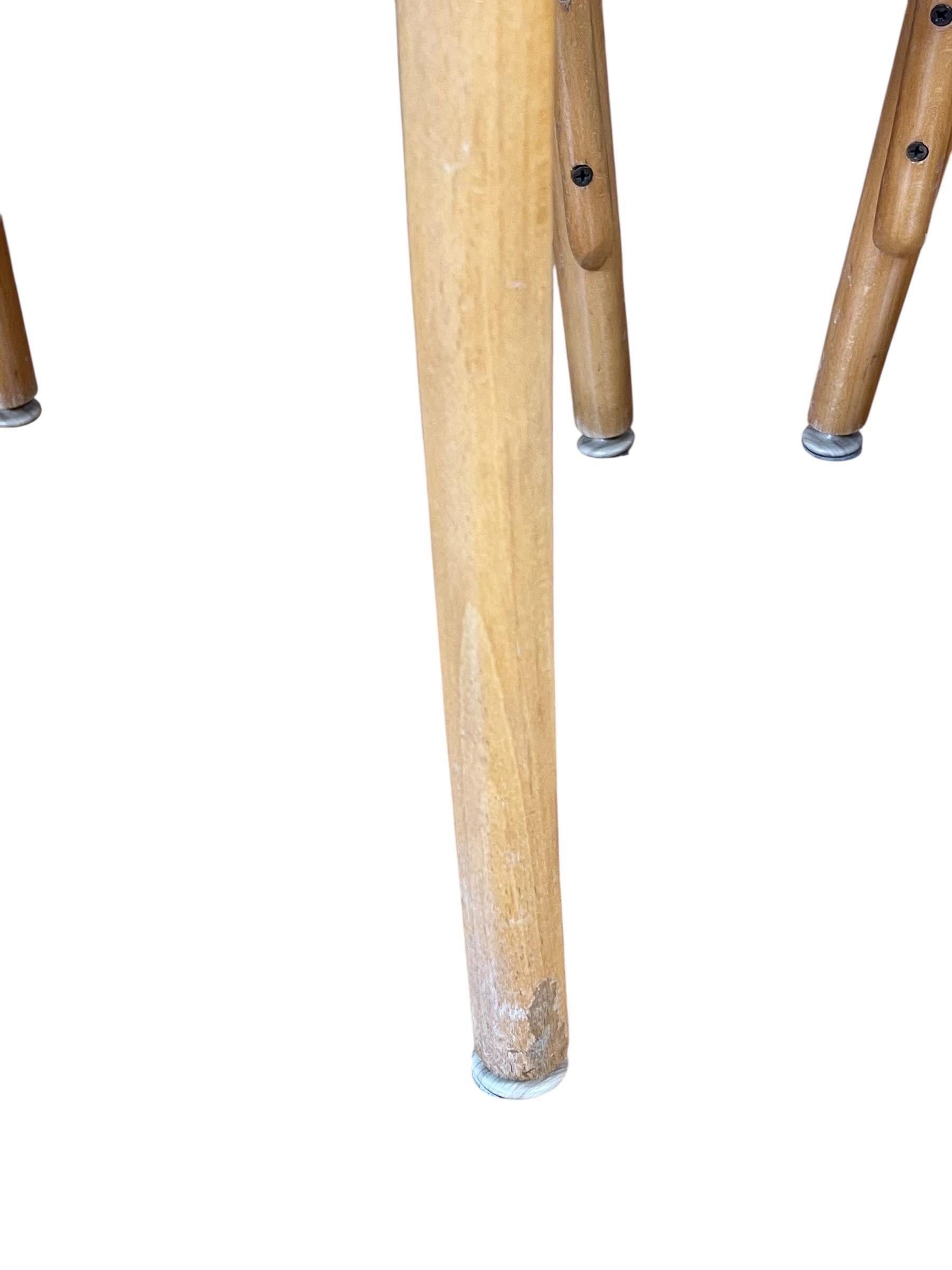 Sedie da caffè in stile Thonet in legno di borgogna d'epoca - Set di 4 sedie in vendita 5