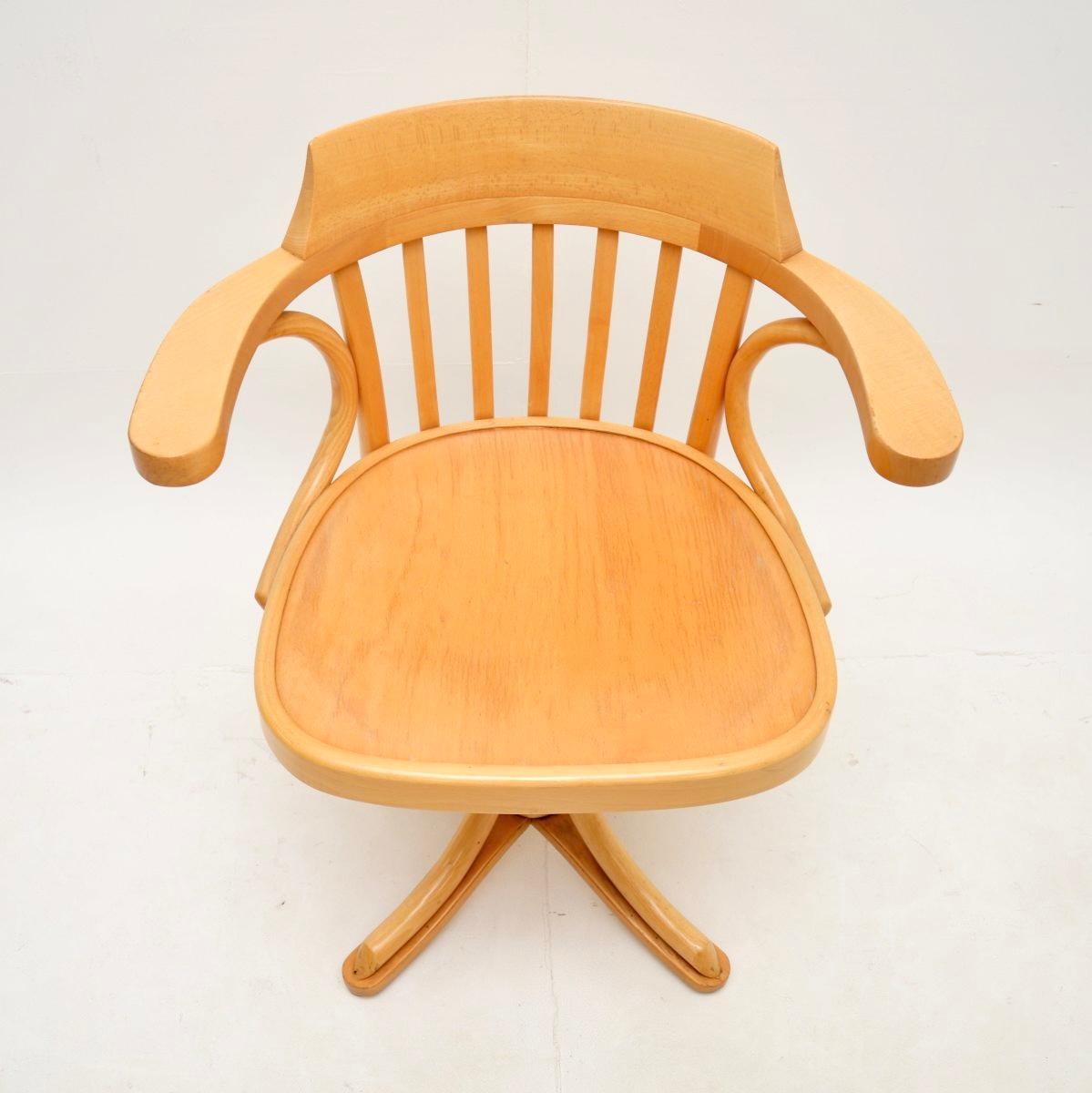 Mid-Century moderno Sedia da scrivania girevole Thonet in legno di Bentwood vintage di Radomsko in vendita