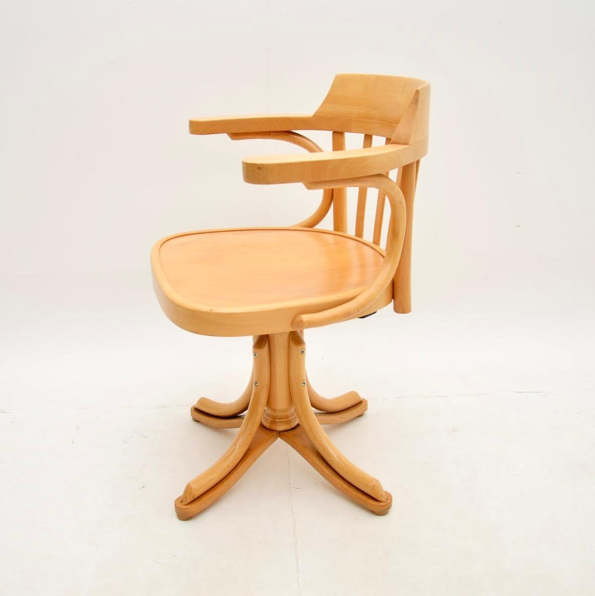 Polacco Sedia da scrivania girevole Thonet in legno di Bentwood vintage di Radomsko in vendita
