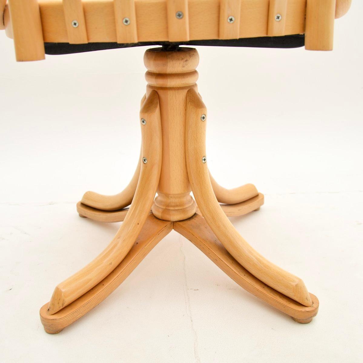 Legno curvato Sedia da scrivania girevole Thonet in legno di Bentwood vintage di Radomsko in vendita