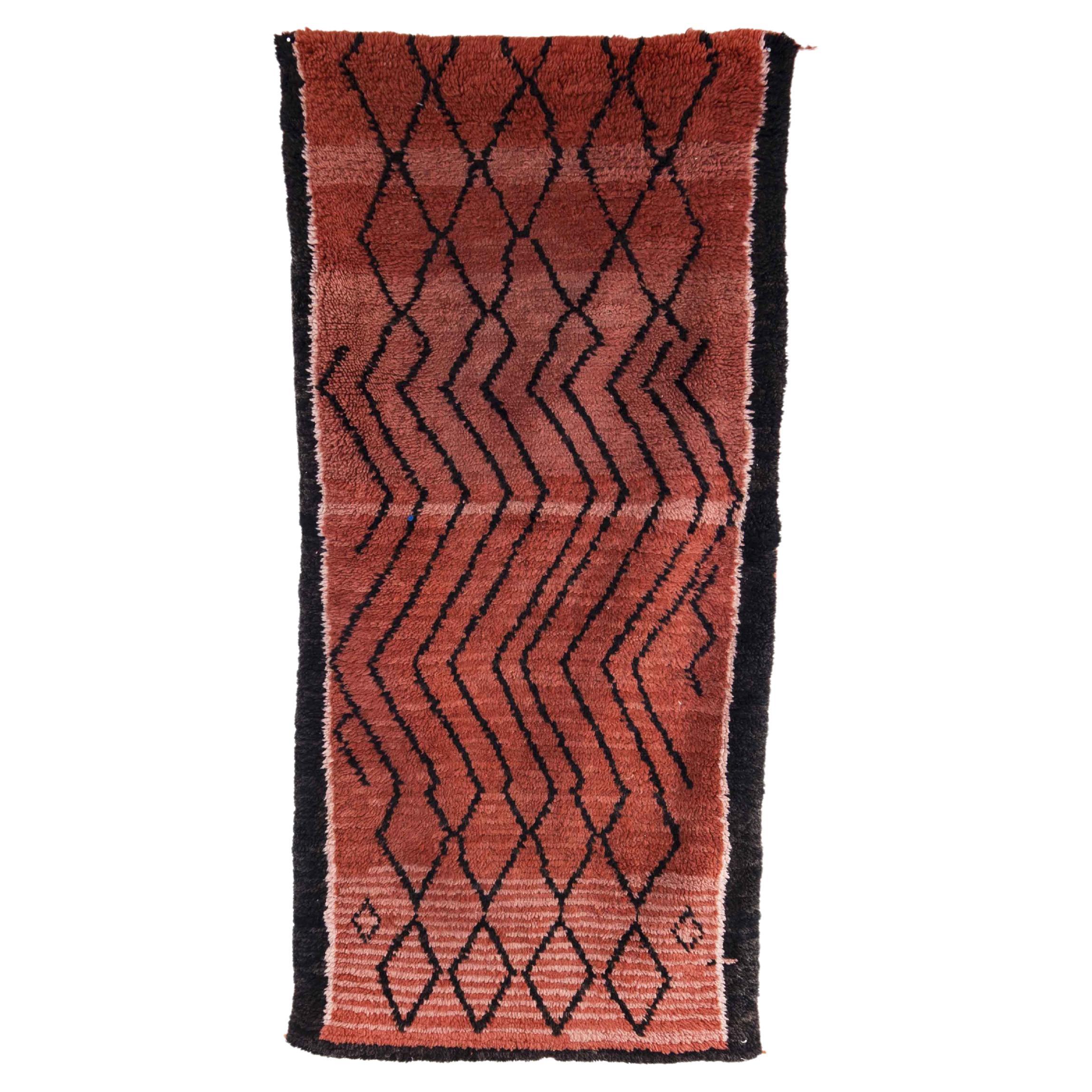 Tappeto vintage berbero Azilal rosso lavato con motivo a diamante