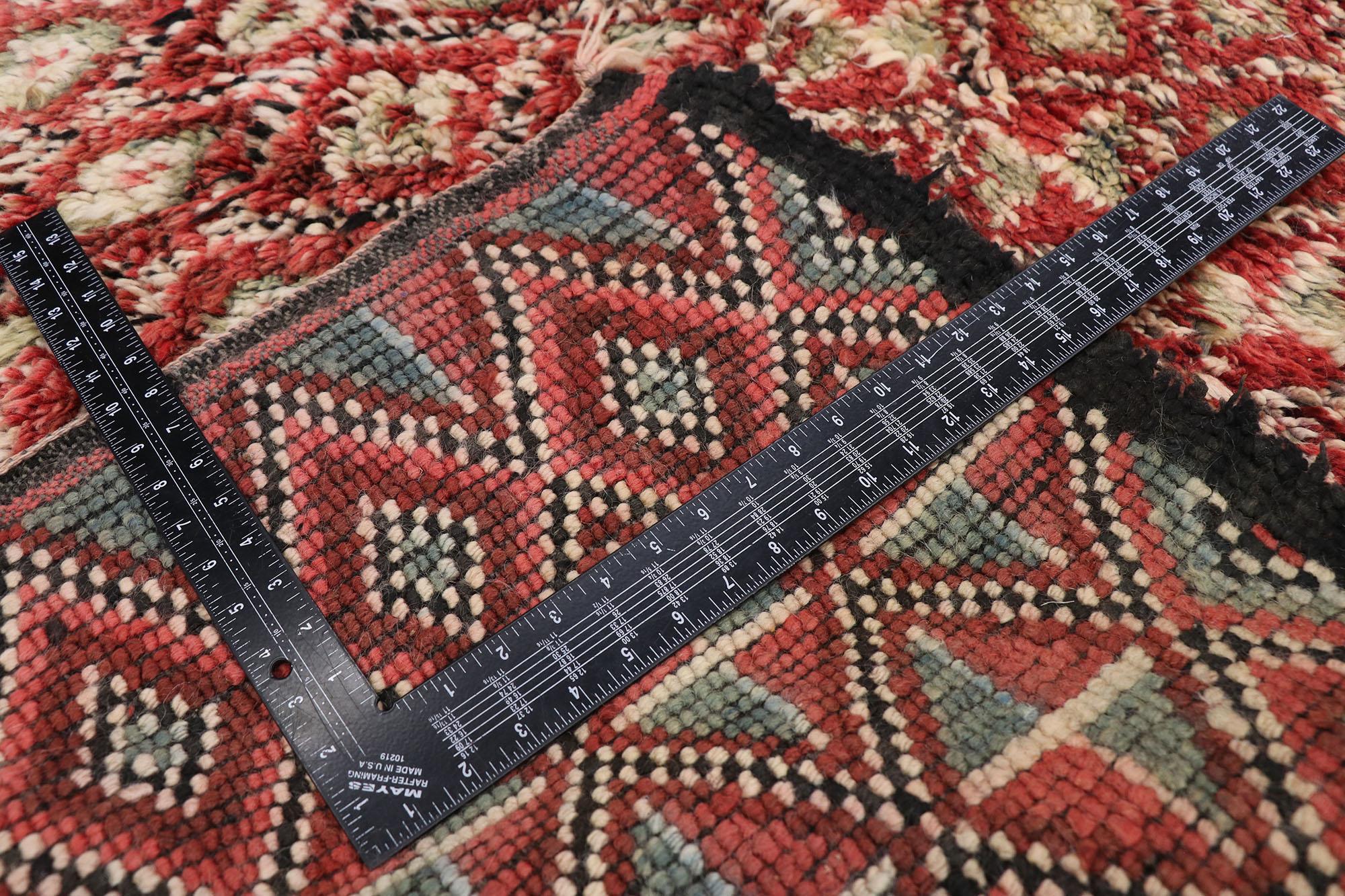 Vintage Berber Beni M'guild Moroccan Rug In Good Condition For Sale In Dallas, TX