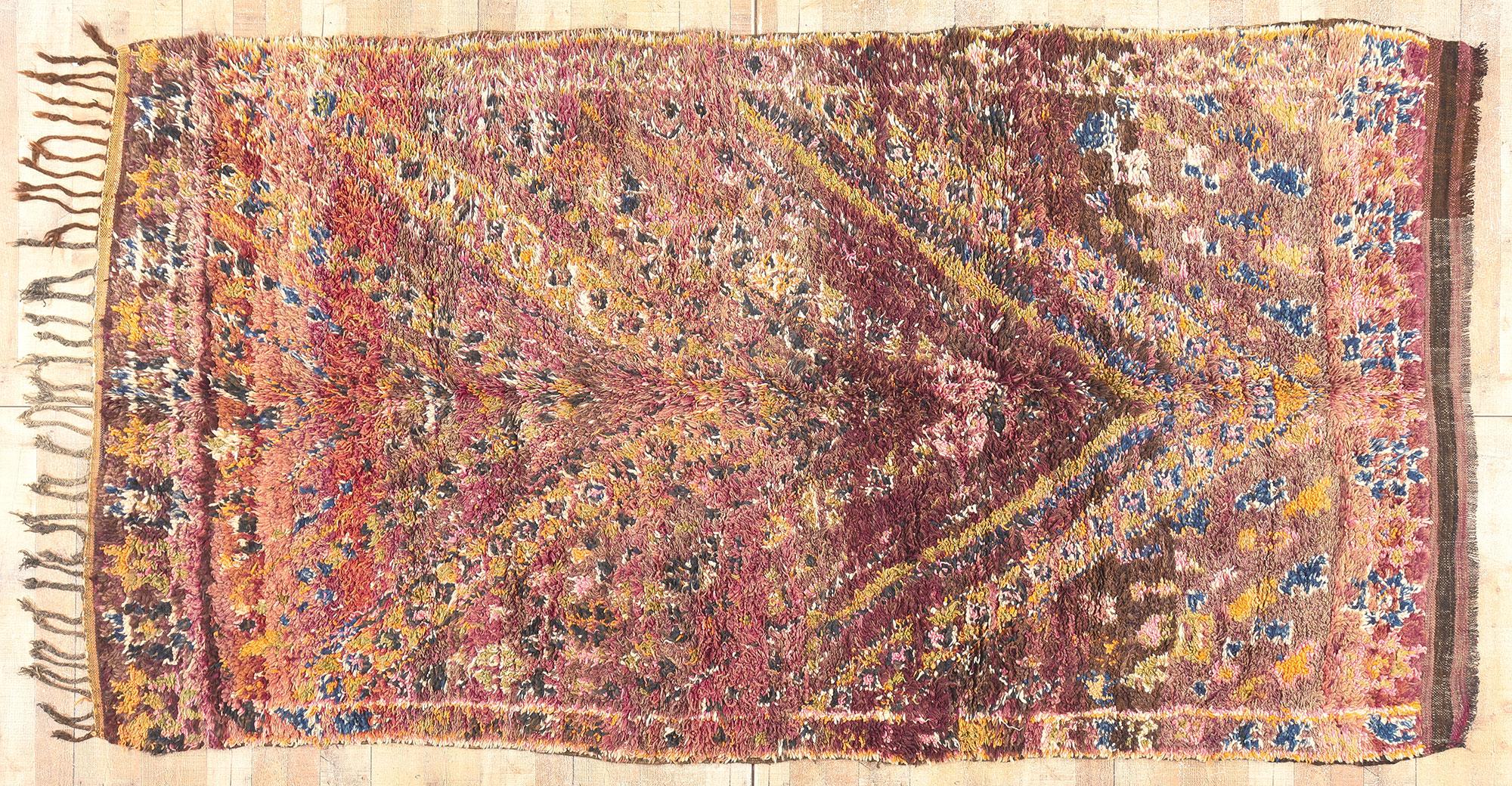 Marokkanischer Beni MGuild Vintage-Teppich in Violett, Boho Chic Meets Midcentury Modern, Vintage im Angebot 2