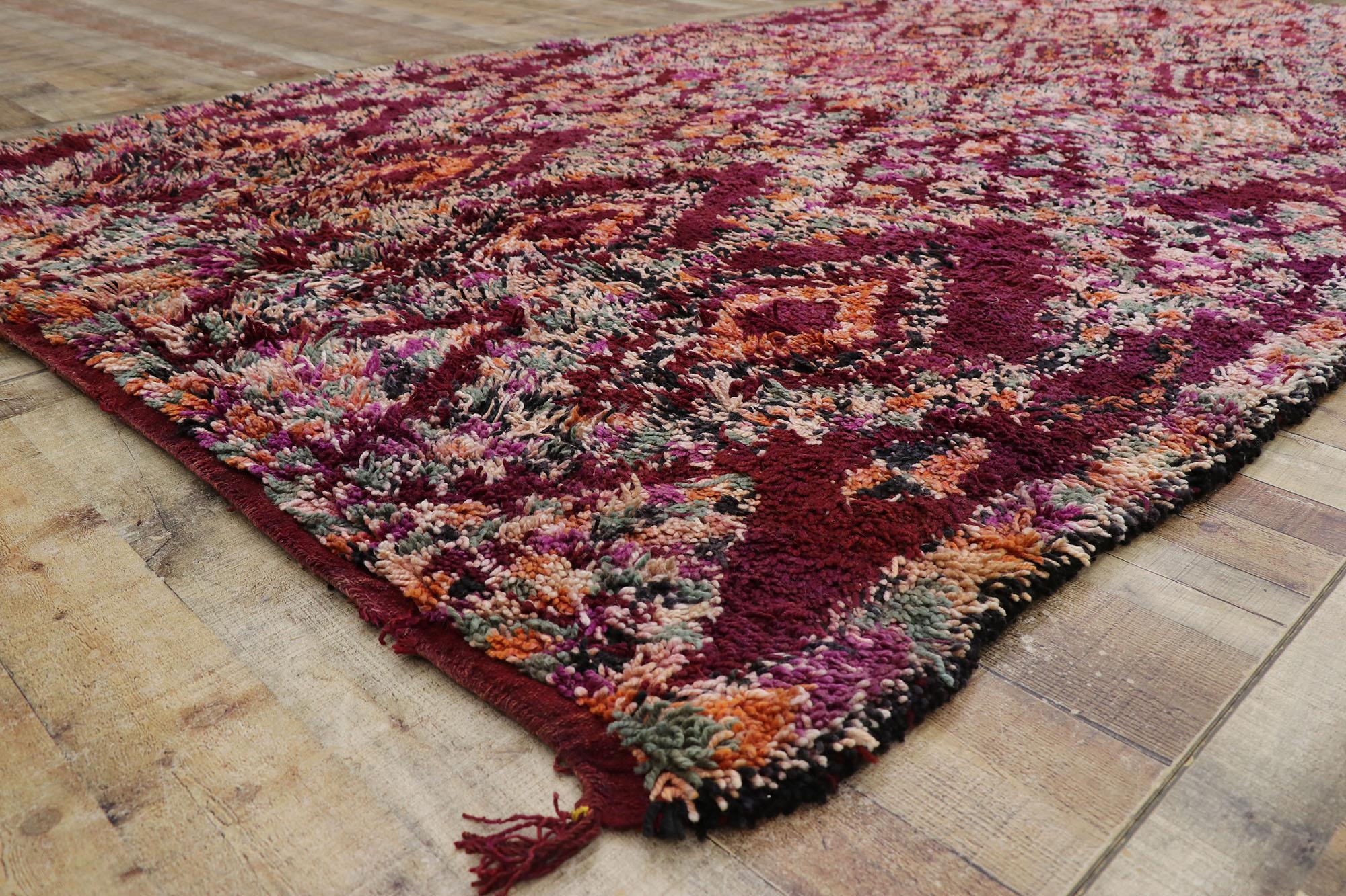 Marokkanischer Berber Beni M'Guild-Teppich mit böhmischem Stil (20. Jahrhundert) im Angebot