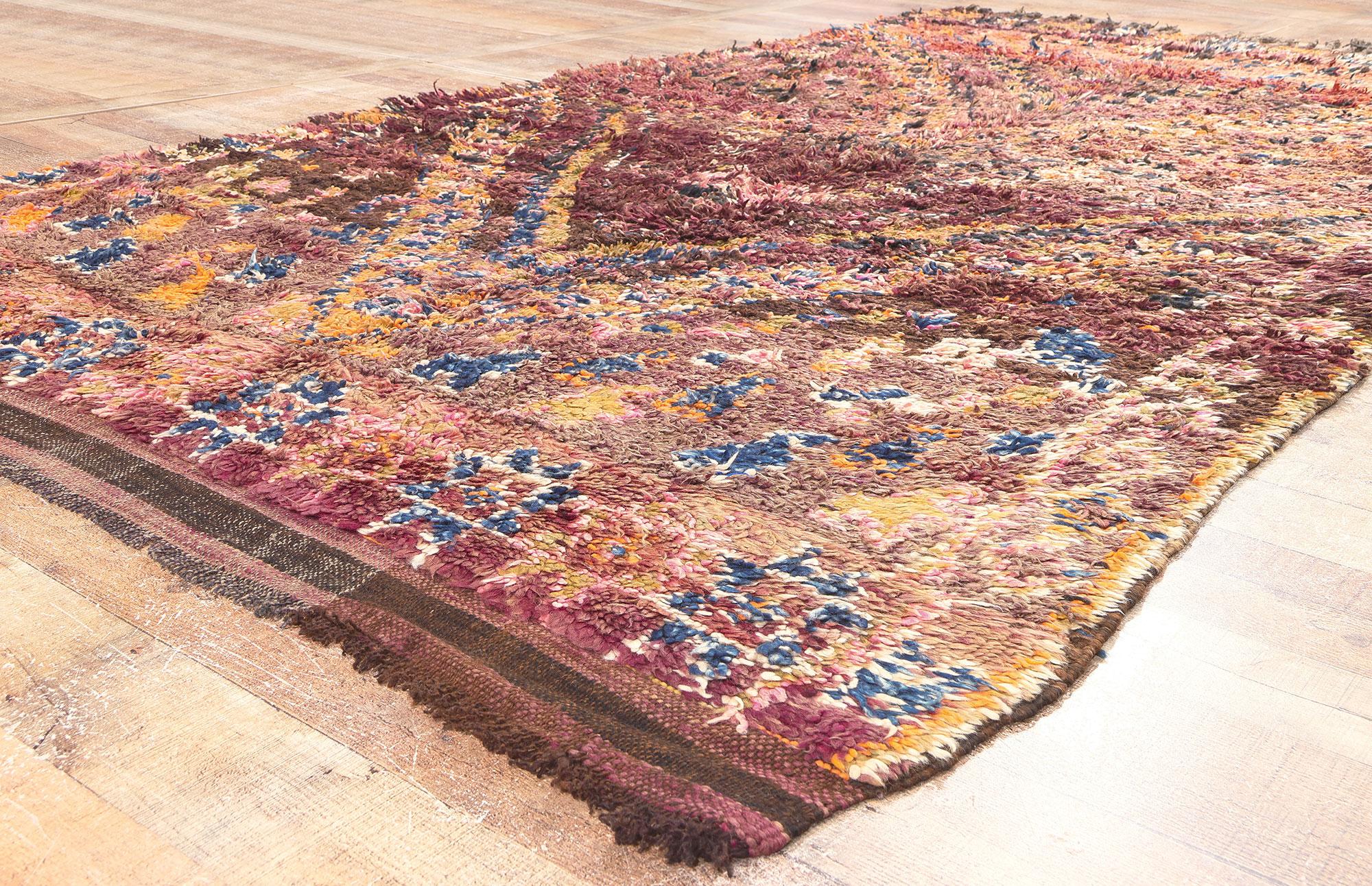 Marokkanischer Beni MGuild Vintage-Teppich in Violett, Boho Chic Meets Midcentury Modern, Vintage (Wolle) im Angebot