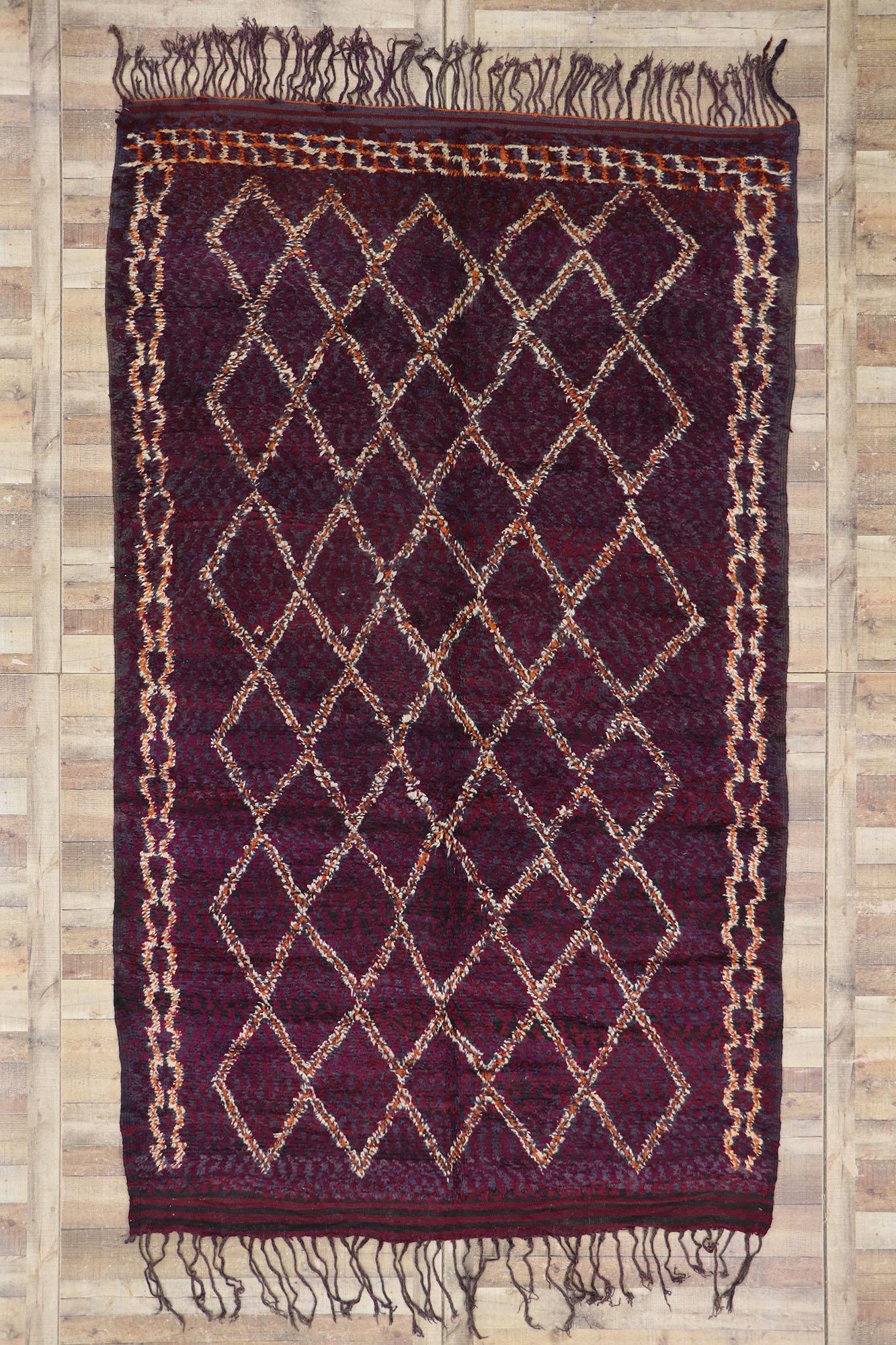 Marokkanischer Berber Beni M'guild-Teppich mit böhmischem Stil im Angebot 1