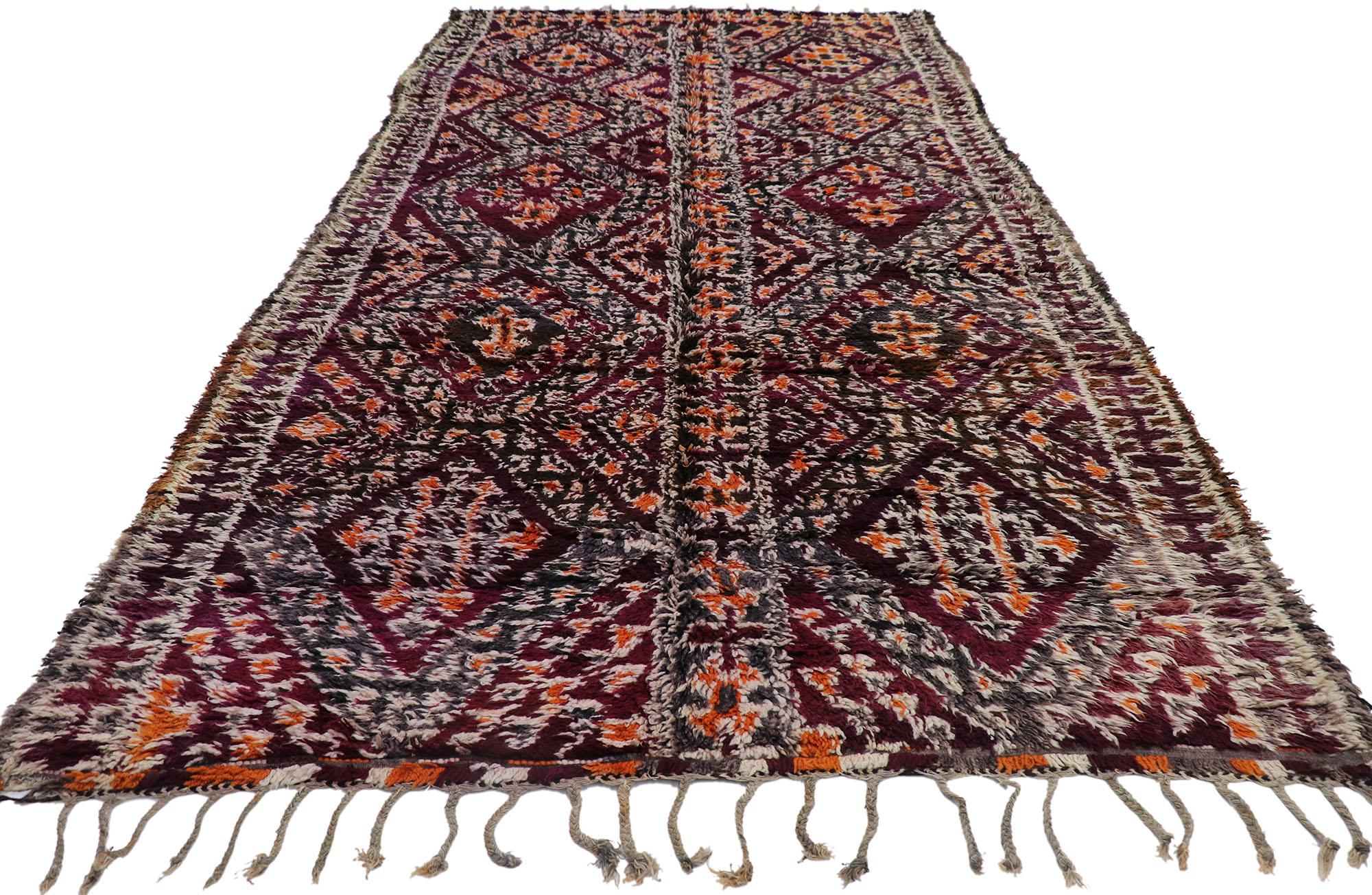 Marokkanischer Berber Beni M'Guild-Teppich mit böhmischem Stammesstil (Stammeskunst) im Angebot