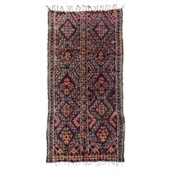 Tapis berbère marocain vintage de la guilde Beni M'Guild avec style tribal bohème