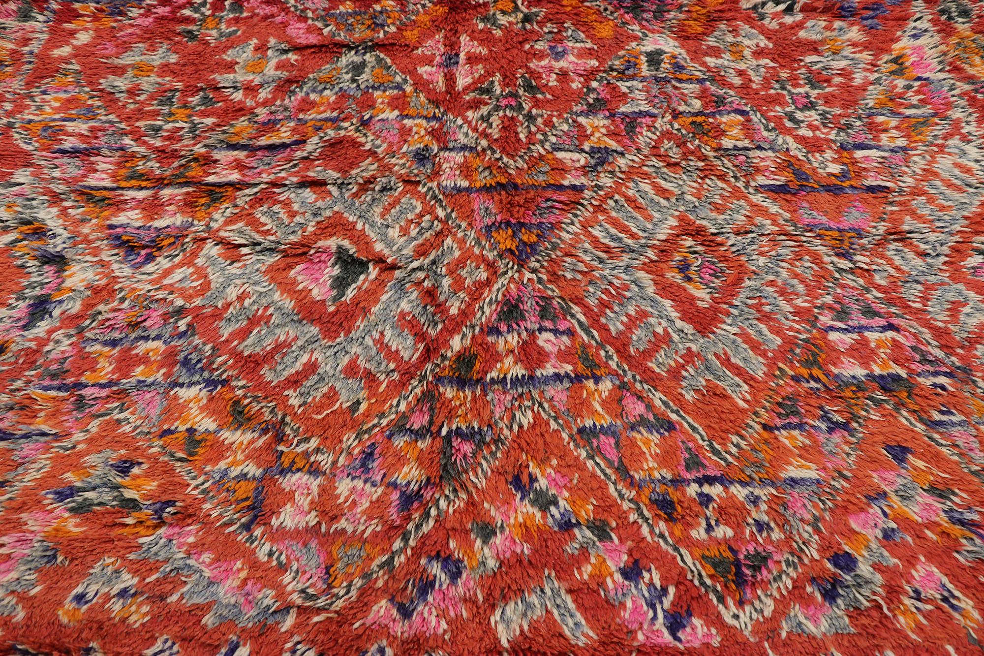 Vintage Berber Beni M'guild Moroccan Rug with Boho Chic Tribal Style In Good Condition In Dallas, TX