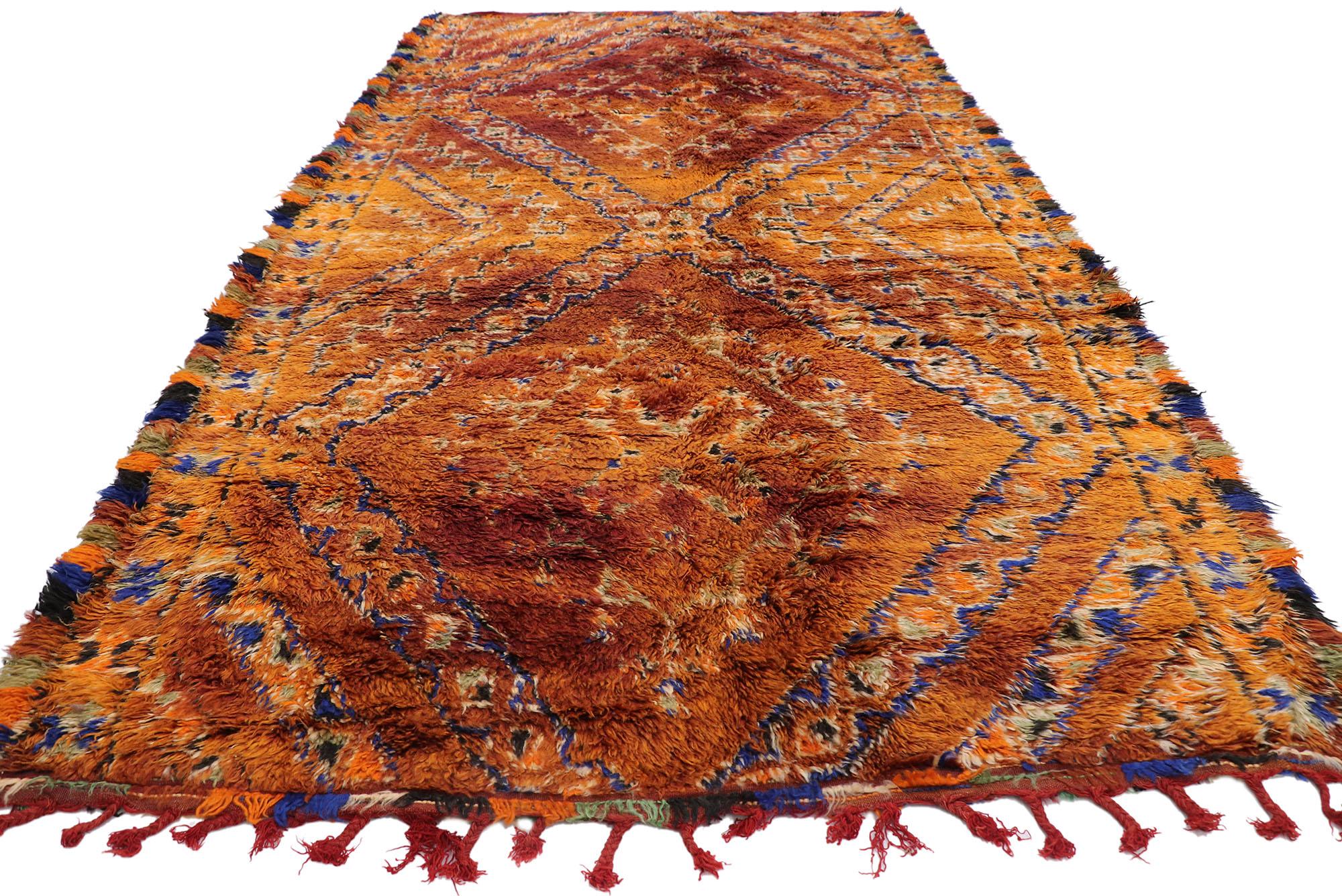 Marokkanischer Berber Beni M'Guild Vintage-Teppich mit modernem Mid-Century-Modern-Stil (Stammeskunst) im Angebot