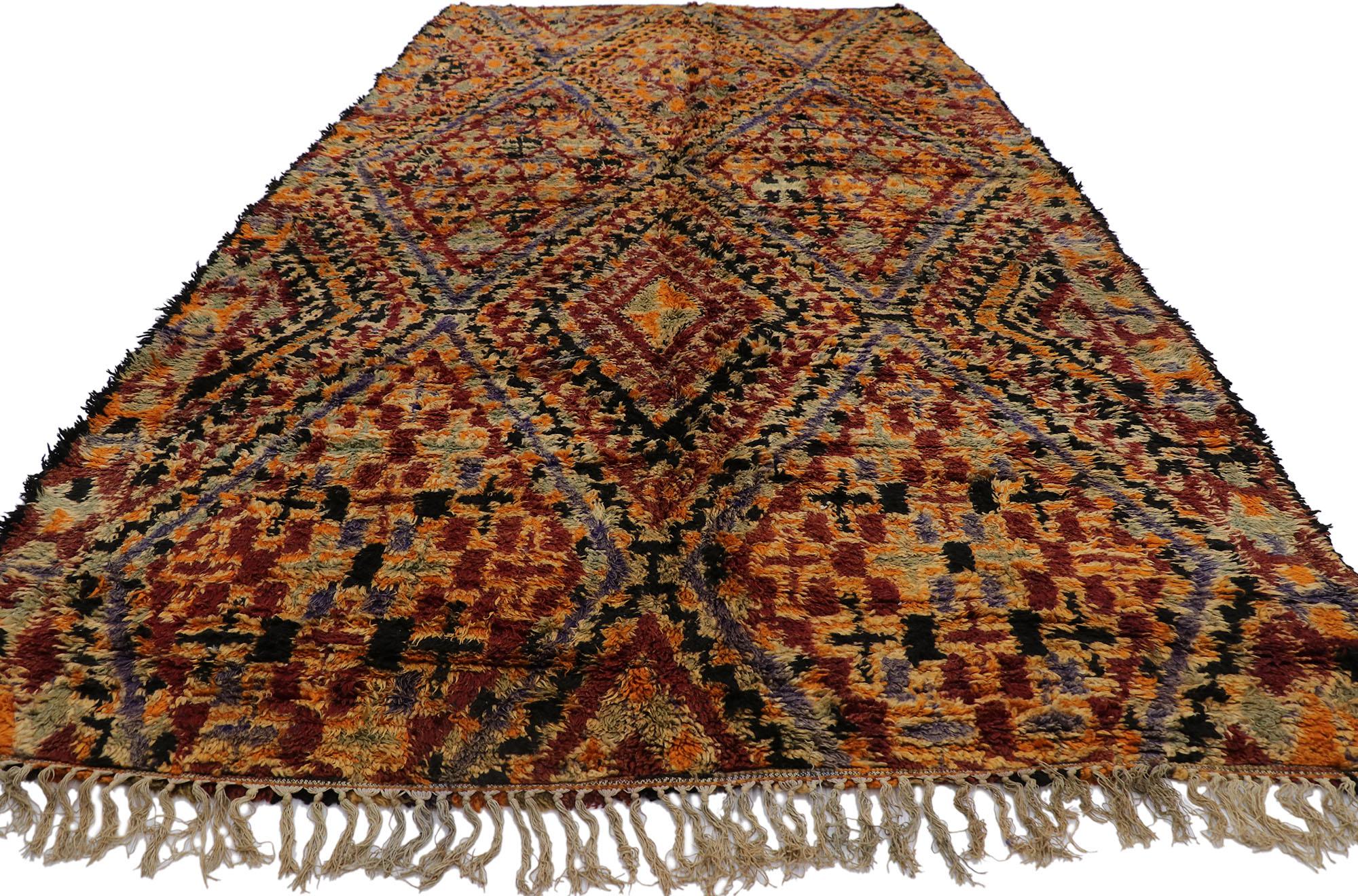 Marokkanischer Berber Beni M'Guild Vintage-Teppich mit modernem Mid-Century-Modern-Stil (Moderne der Mitte des Jahrhunderts) im Angebot