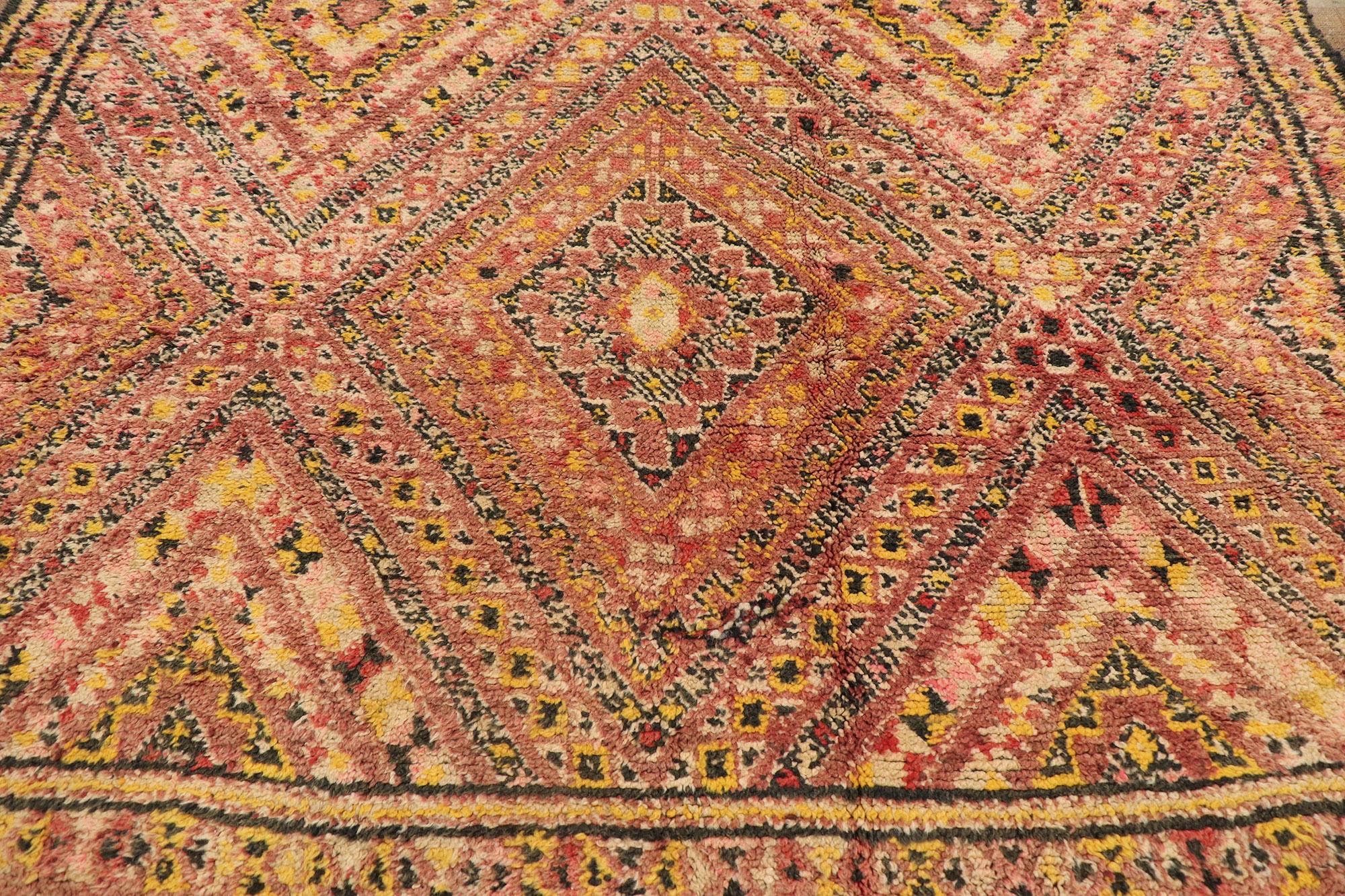 Vintage Berber Beni M'Guild Moroccan Rug with Mid-Century Modern Style In Good Condition For Sale In Dallas, TX