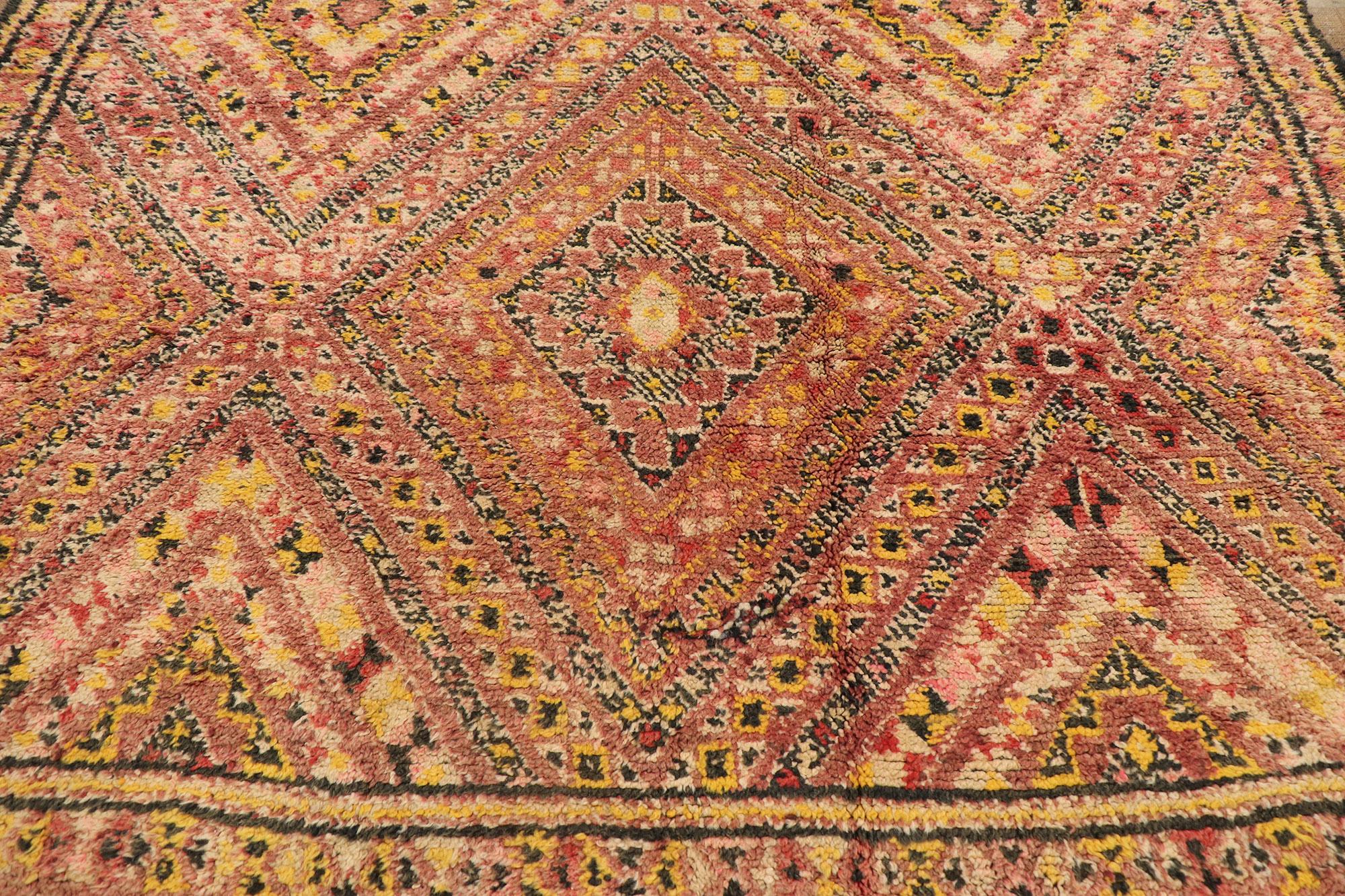 Marocchino Tappeto berbero d'epoca Beni M'Guild marocchino con stile moderno di metà secolo in vendita