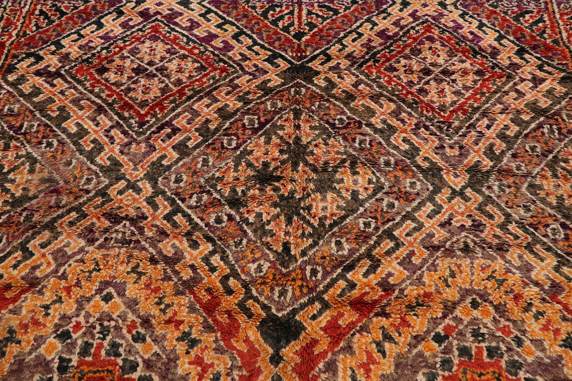 Marokkanischer Berber Beni M'Guild Vintage-Teppich mit Mid-Century Modern-Stil, Vintage (Handgeknüpft) im Angebot