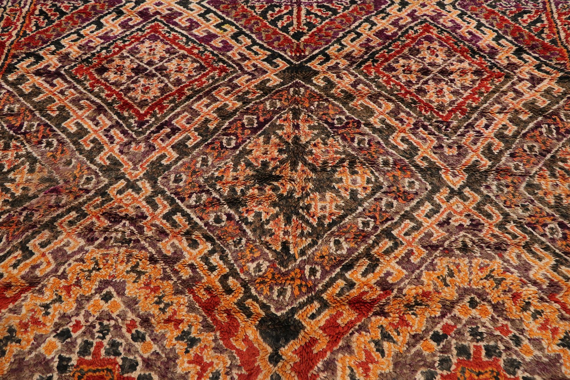 Alfombra marroquí bereber Beni M'Guild de los años 80 con estilo moderno Marroquí en venta