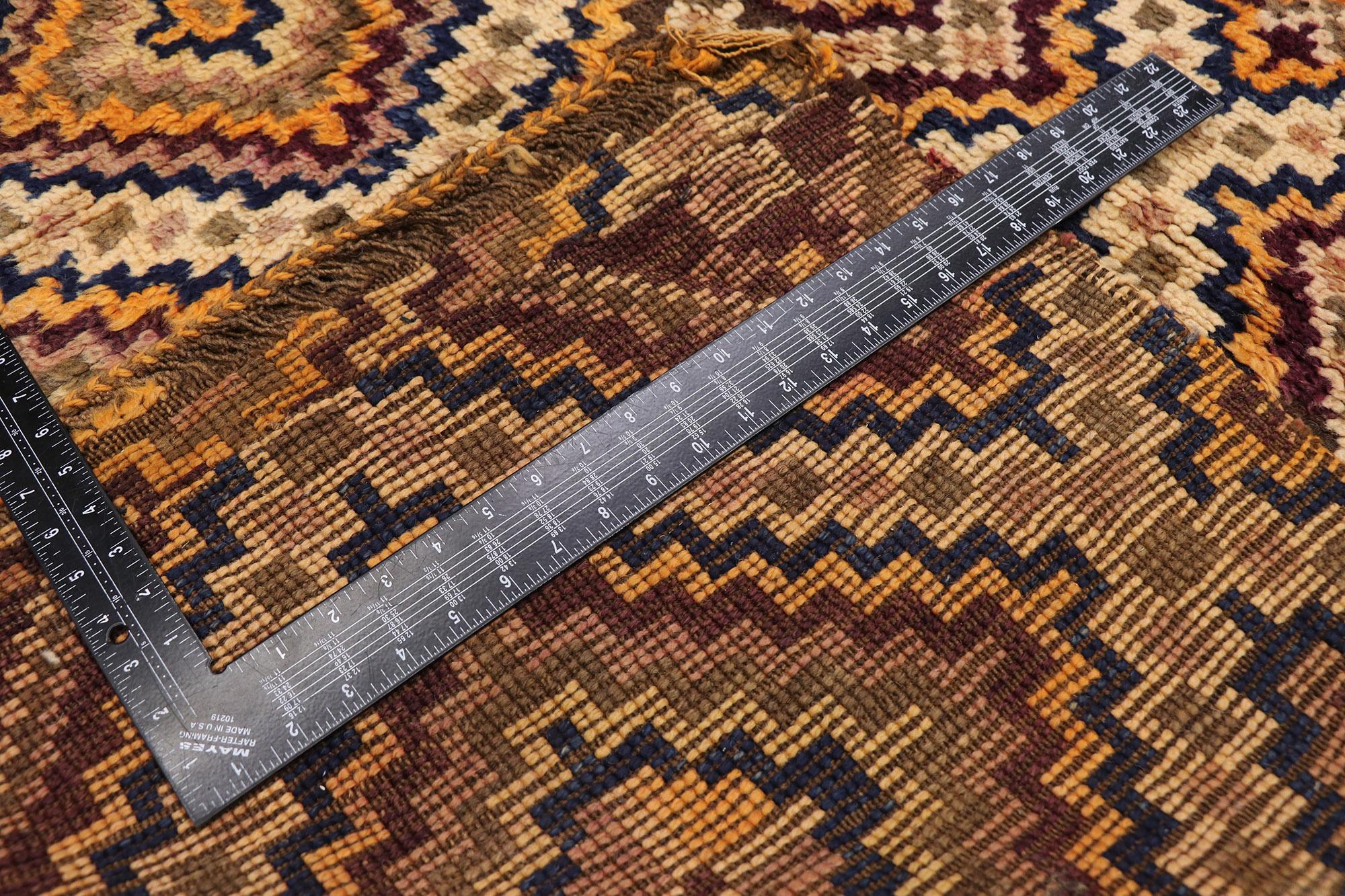 1980's Berber Beni M'Guild Moroccan Carpet with Modern Style In Good Condition For Sale In Dallas, TX