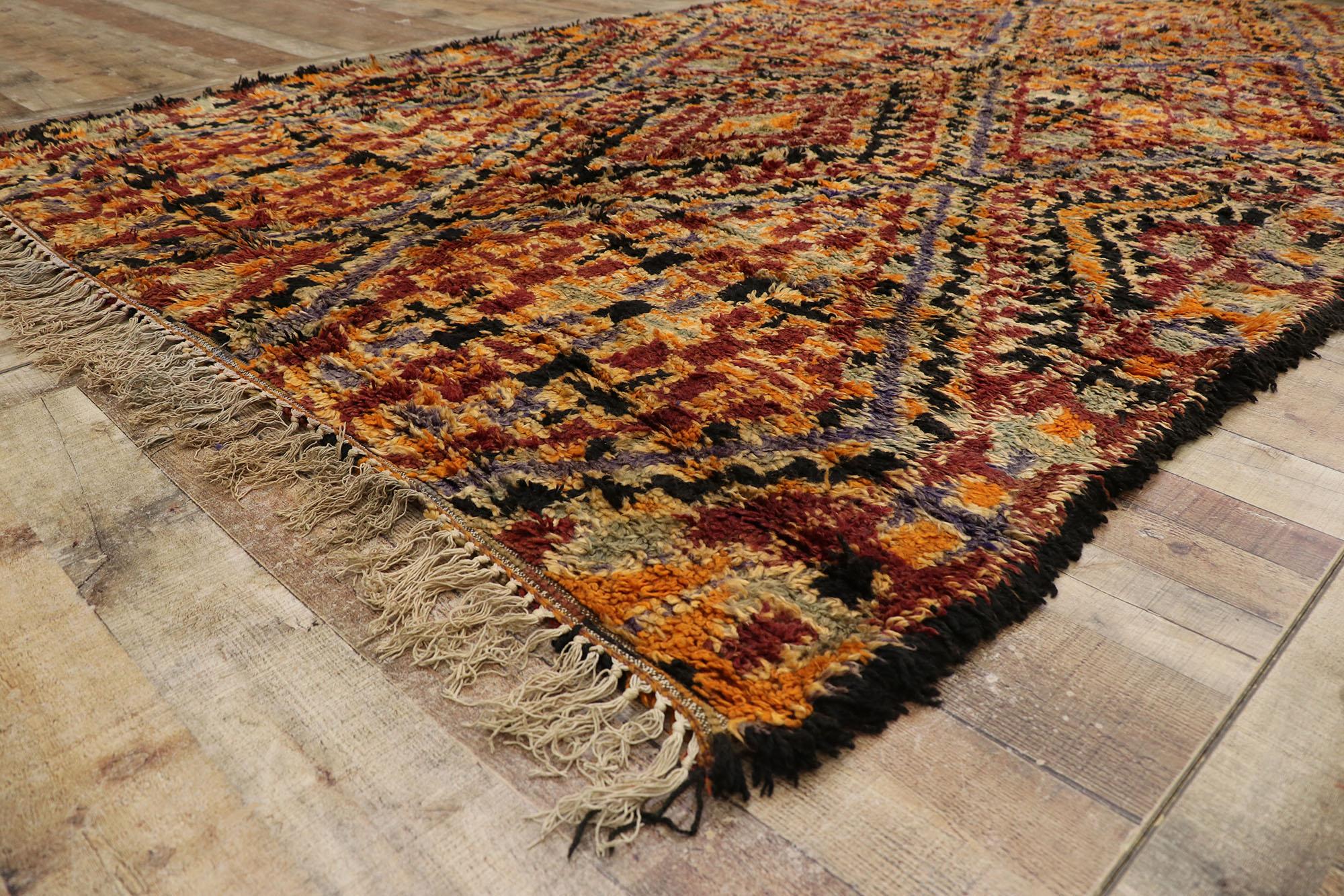 Marokkanischer Berber Beni M'Guild Vintage-Teppich mit modernem Mid-Century-Modern-Stil (20. Jahrhundert) im Angebot