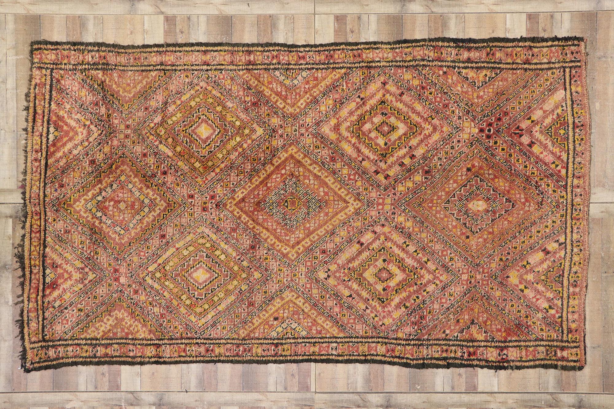 Marokkanischer Berber Beni M'Guild Vintage-Teppich mit modernem Mid-Century-Modern-Stil im Angebot 1
