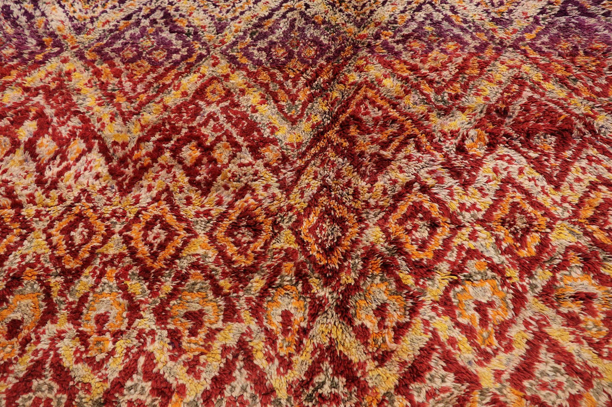 Vintage Berber Beni M'Guild Moroccan Rug with Mid-Century Modern Tribal Style In Good Condition For Sale In Dallas, TX