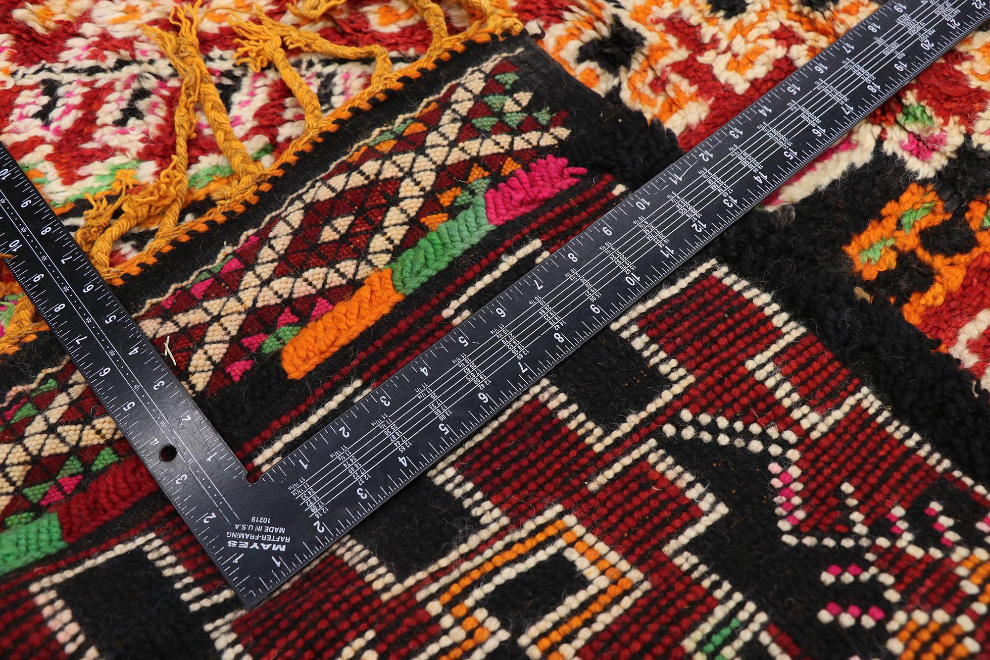 Alfombra marroquí bereber Beni M'Guild de los años 80 con estilo moderno Anudado a mano en venta