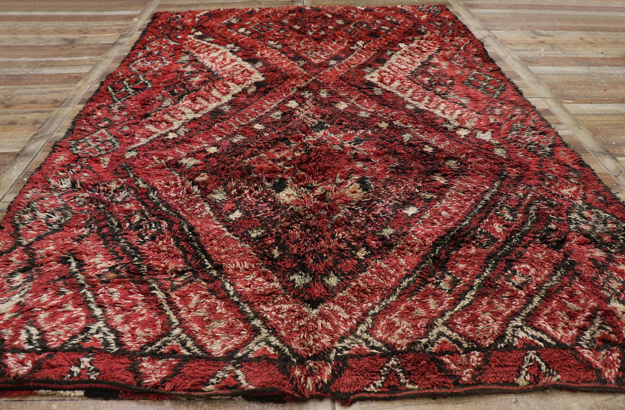 20ième siècle Tapis berbère marocain vintage de la guilde Beni M'guild avec style tribal en vente