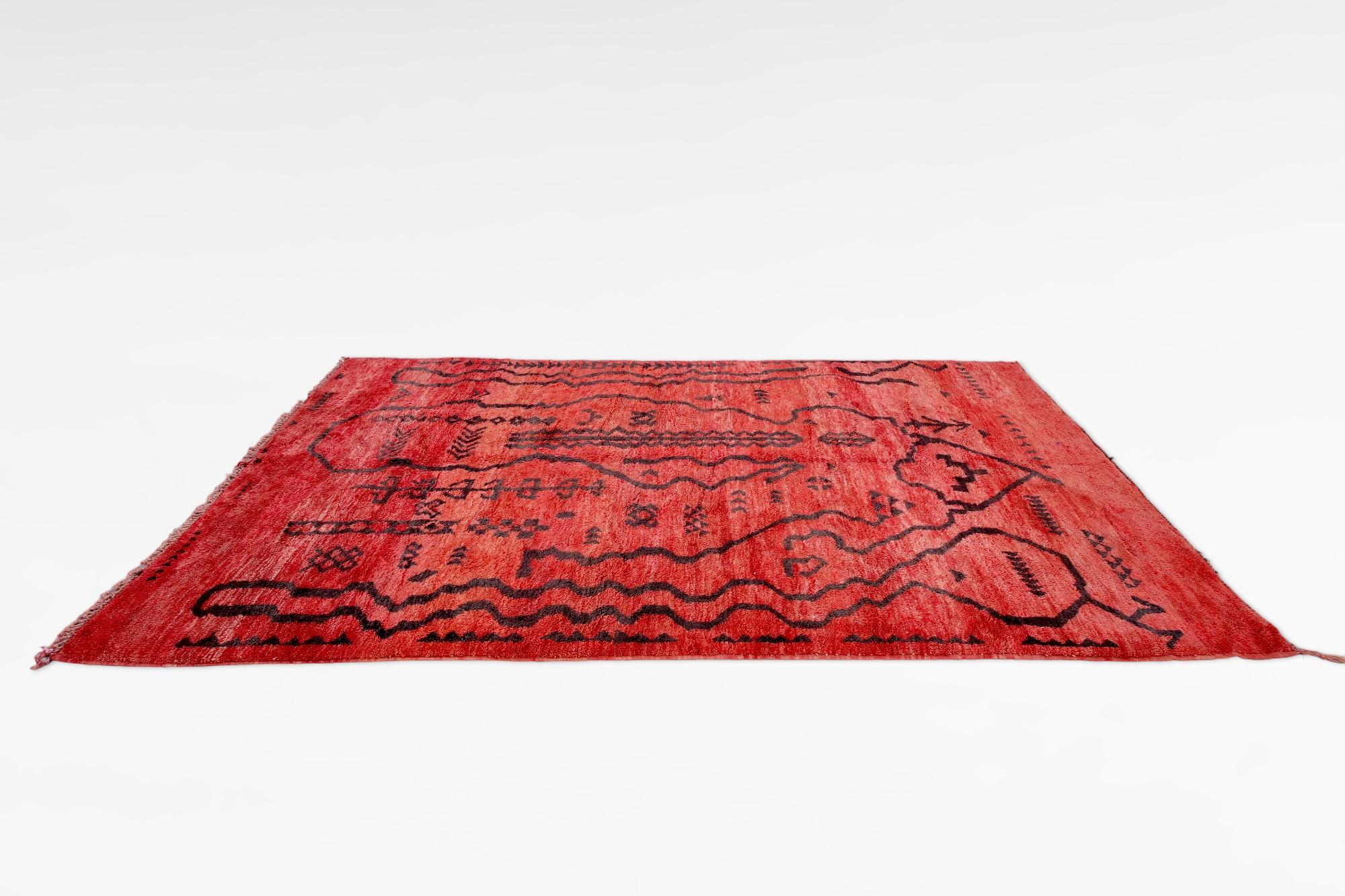 Vintage Red Beni Mrirt Moroccan Rug.
A timeless symbol of Moroccan weaving tradition. Crafted by skilled artisans of the Beni Mrirt tribe nestled in Morocco's Atlas Mountains, these rugs boast sumptuous texture, geometric designs, and serene earthy