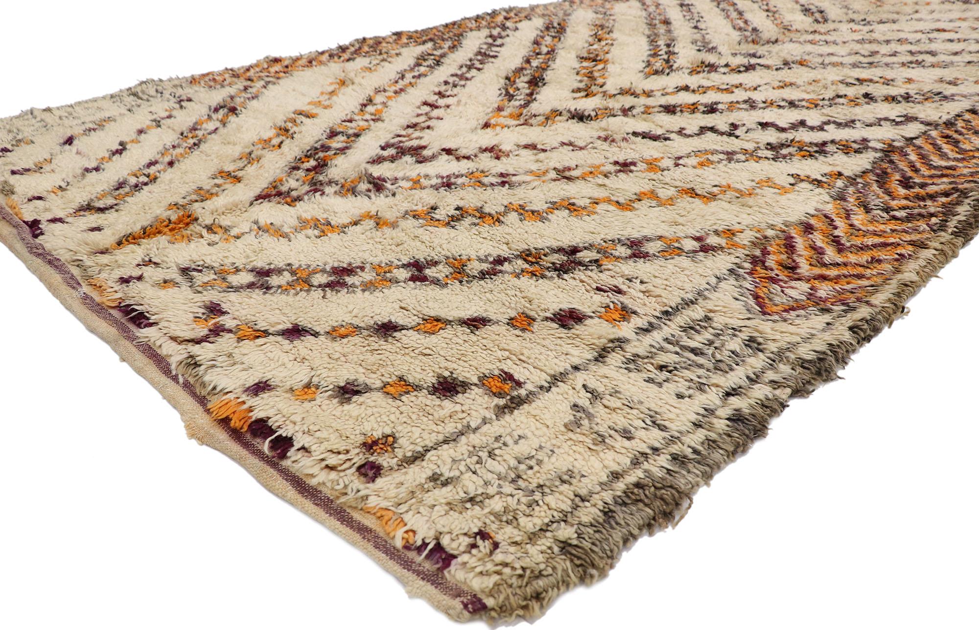 21369 Vintage Moroccan Beni Ourain Rug, 06'04 x 12'08.
With its simplicity, plush pile and Mid-Century Modern style, this hand knotted wool vintage Berber Beni Ourain Moroccan rug is a captivating vision of woven beauty. It features repeating