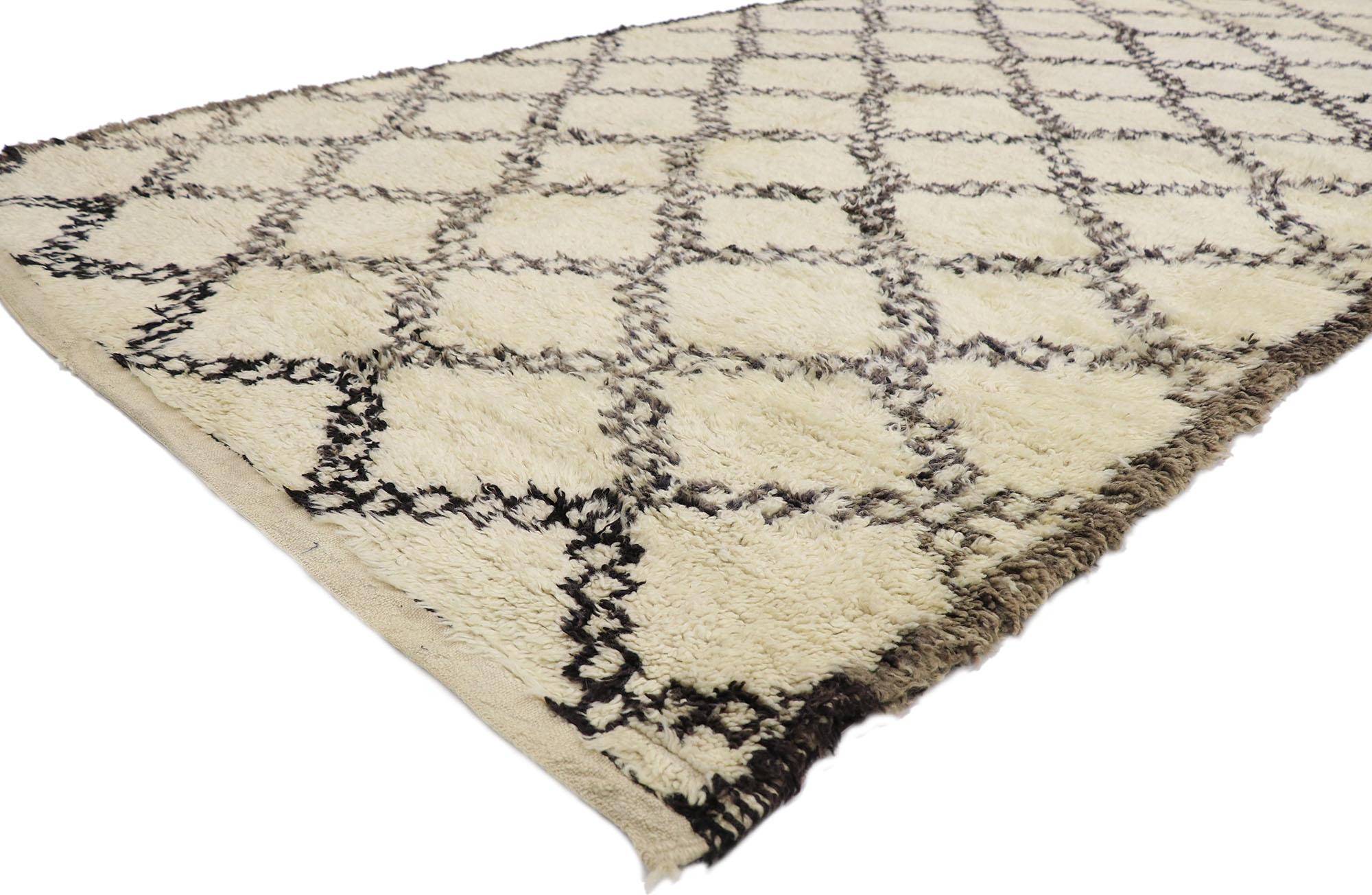 21366 vintage Berber Beni Ourain Moroccan rug with Mid-Century Modern style 06'00 x 10'08. With its simplicity, plush pile and Mid-Century Modern style, this hand knotted wool vintage Berber Beni Ourain Moroccan rug is a captivating vision of woven