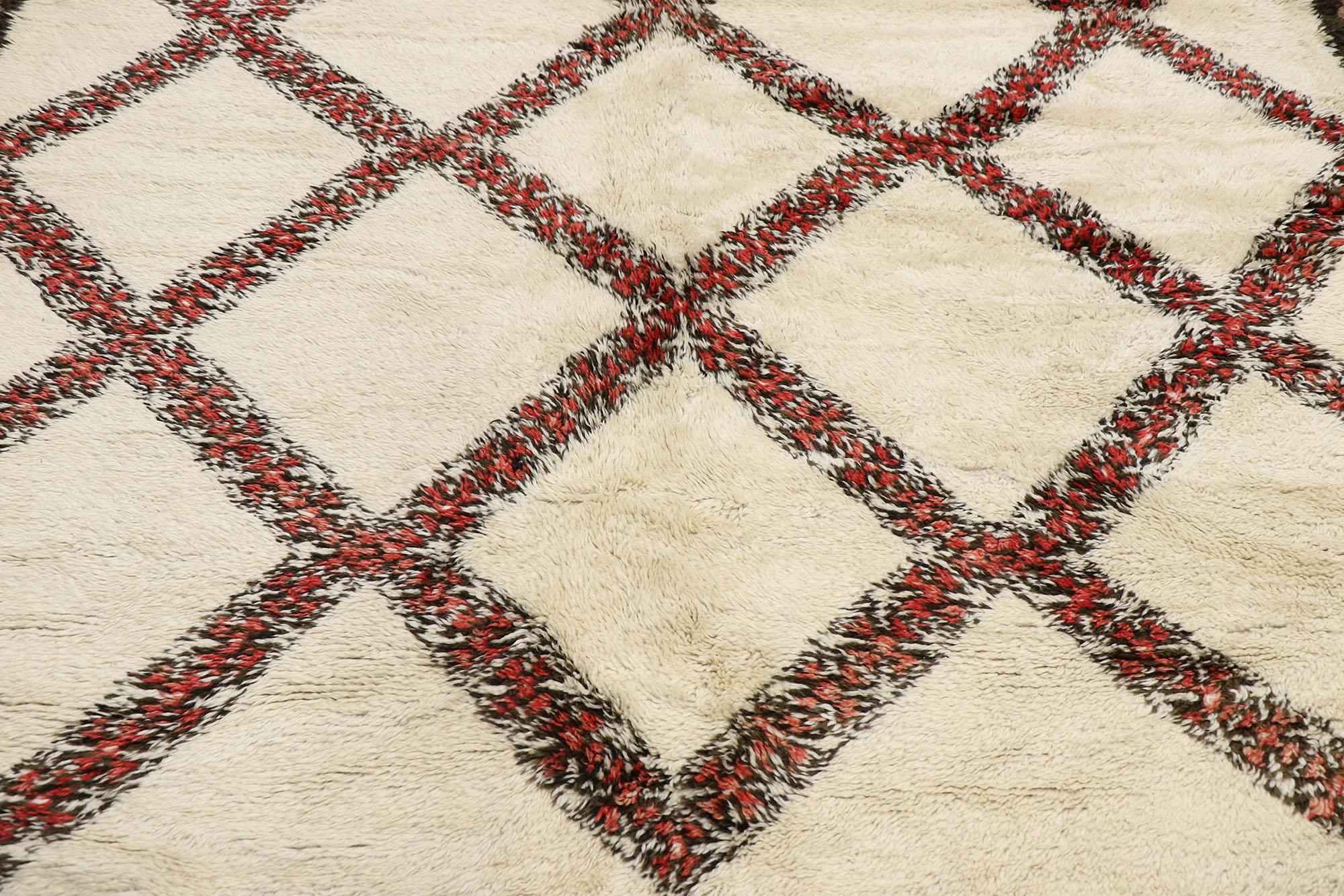 Marocchino Tappeto berbero Beni Ourain marocchino d'epoca con stile moderno di metà secolo in vendita