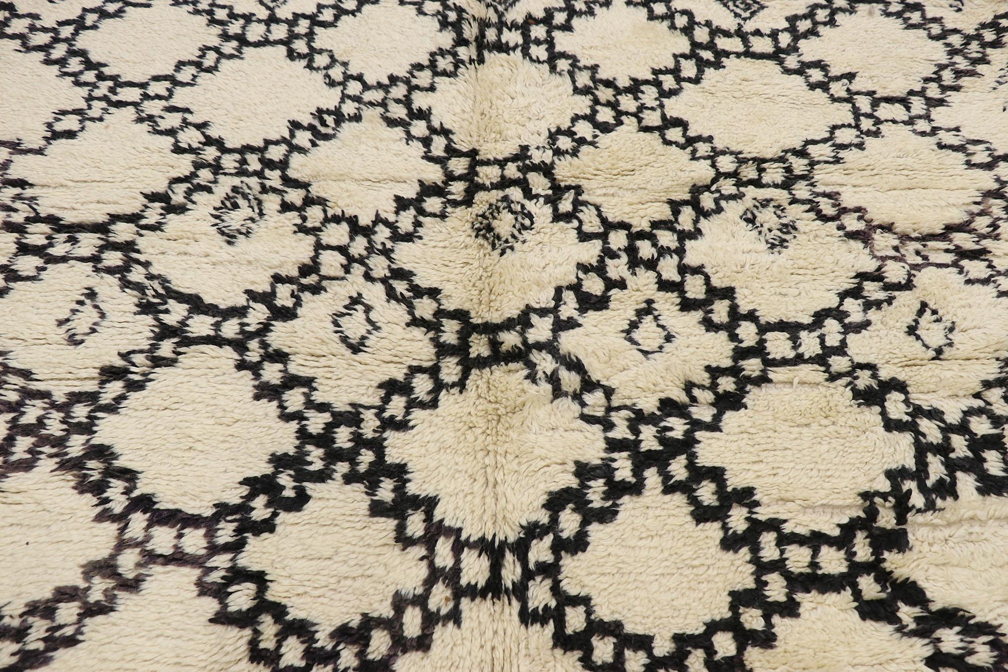 Vintage Berber Beni Ourain Moroccan Rug with Mid-Century Modern Style In Good Condition For Sale In Dallas, TX