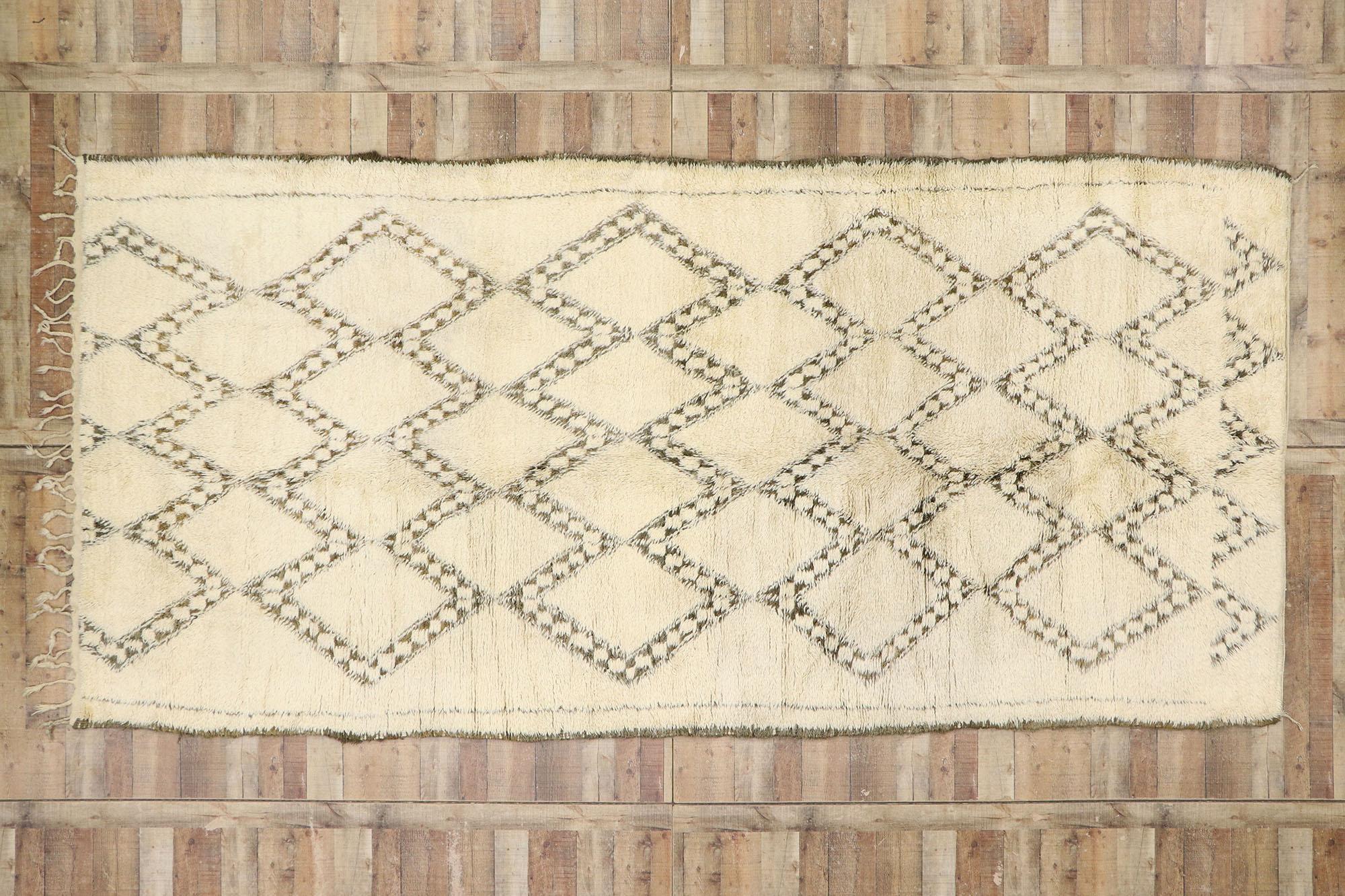 Marokkanischer Vintage-Berberteppich Beni Ourain mit modernem Mid-Century-Modern-Stil im Angebot 1