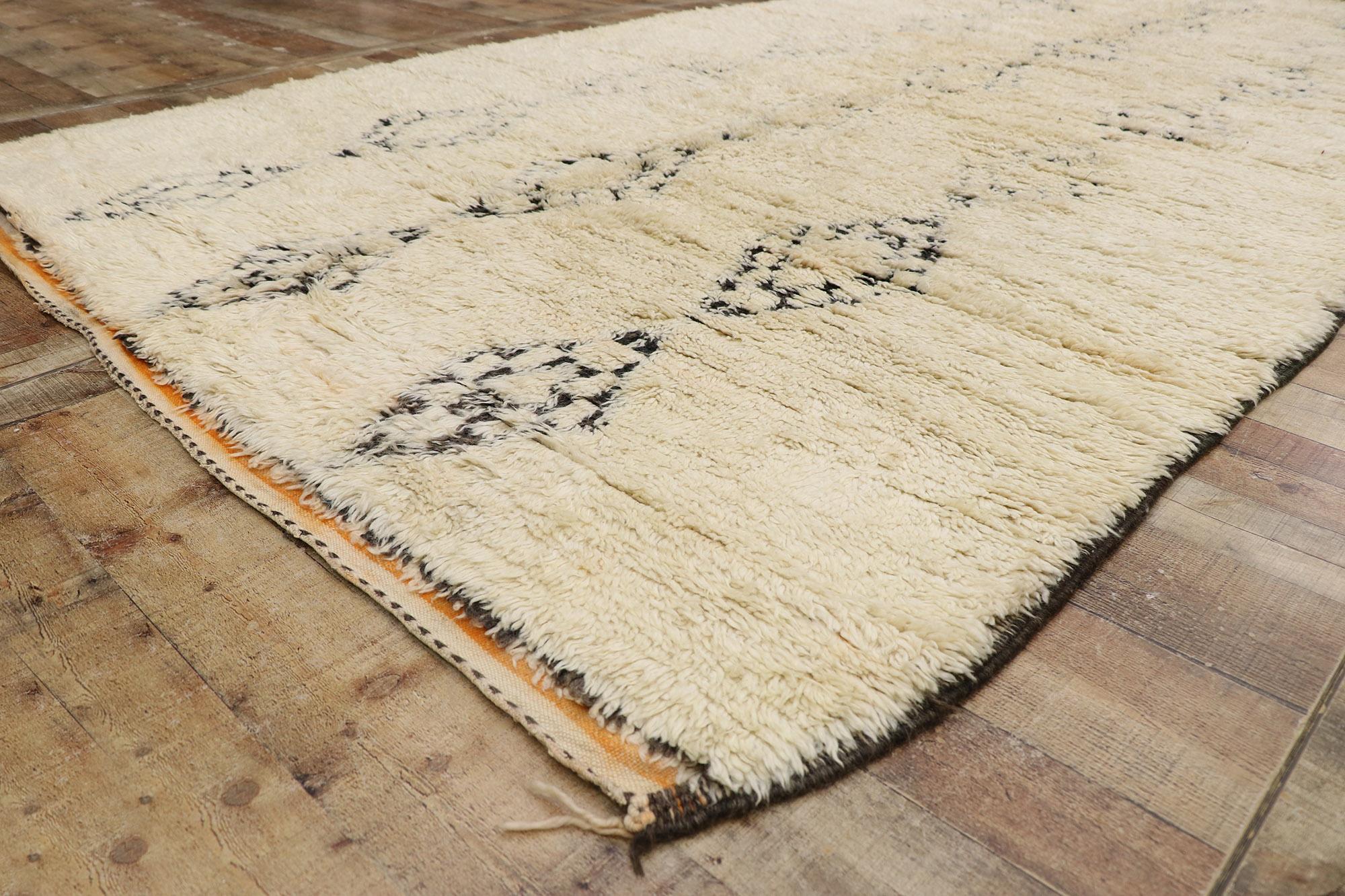 20th Century Vintage Berber Beni Ourain Moroccan Rug with Organic Modern Style For Sale