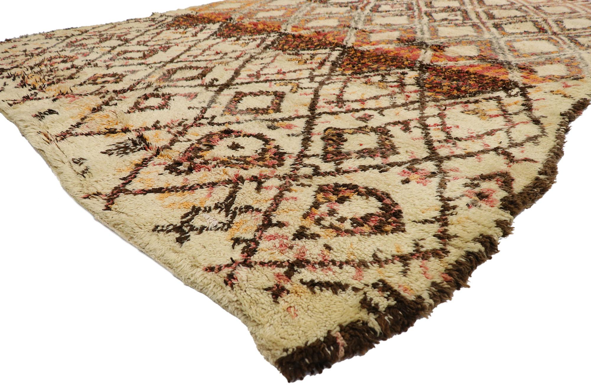 21353, vintage Berber Beni Ourain Moroccan rug with Tribal style. With its simplicity, plush pile and tribal style, this hand knotted wool vintage Berber Beni Ourain Moroccan rug is a captivating vision of woven beauty. It features a diamond lattice