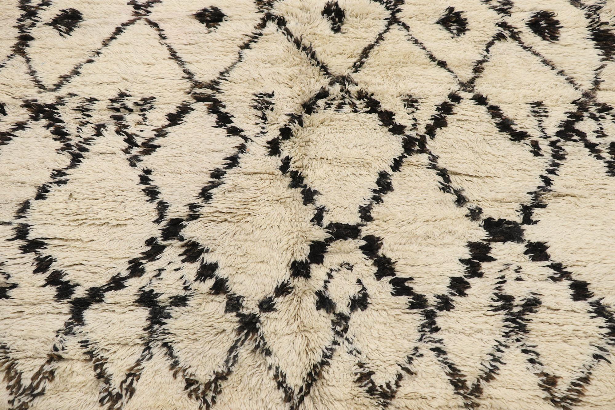 Vintage Berber Beni Ourain Moroccan Rug with Tribal Style In Good Condition In Dallas, TX