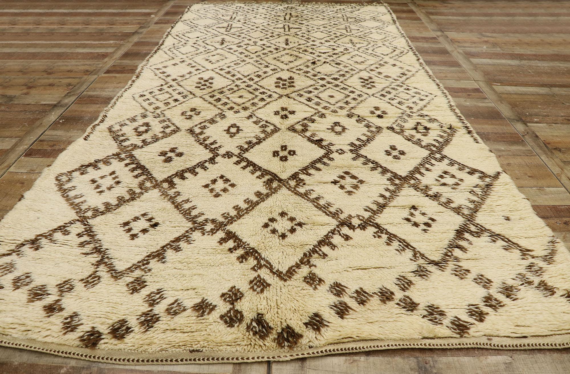 XX secolo Tappeto berbero Beni Ourain marocchino vintage con stile tribale in vendita