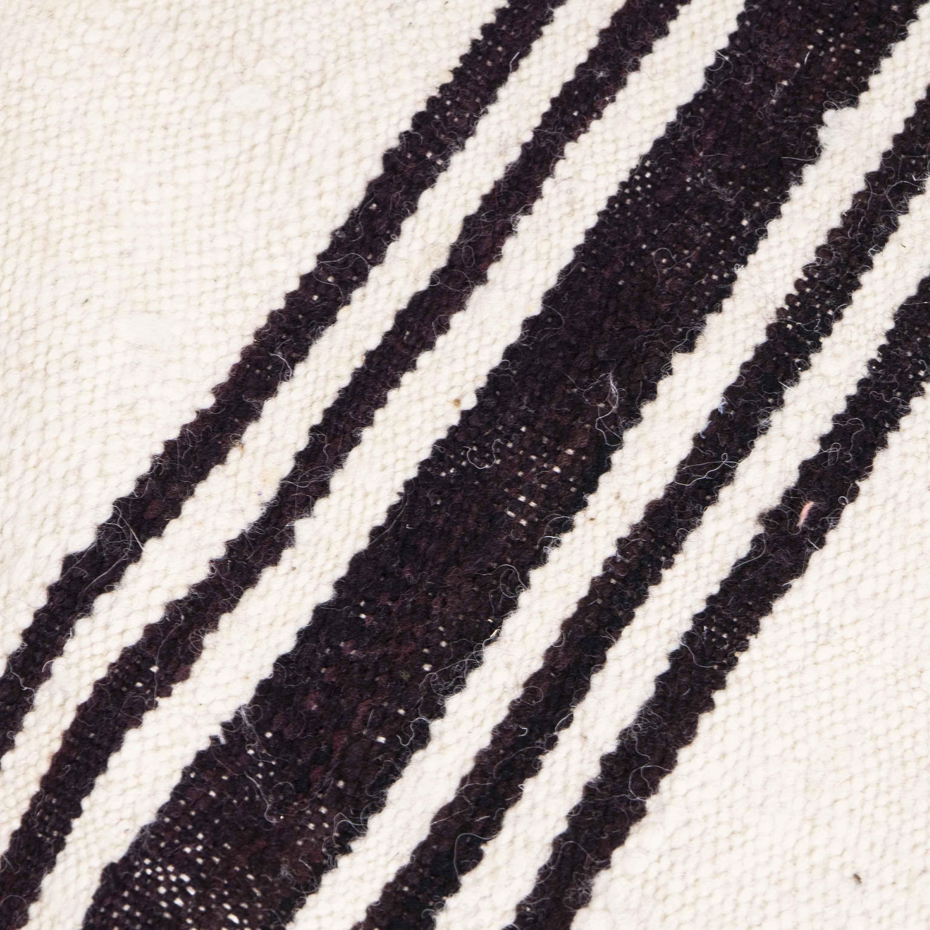 Tappeto berbero vintage a righe monocromatiche Hanbel in vendita 2