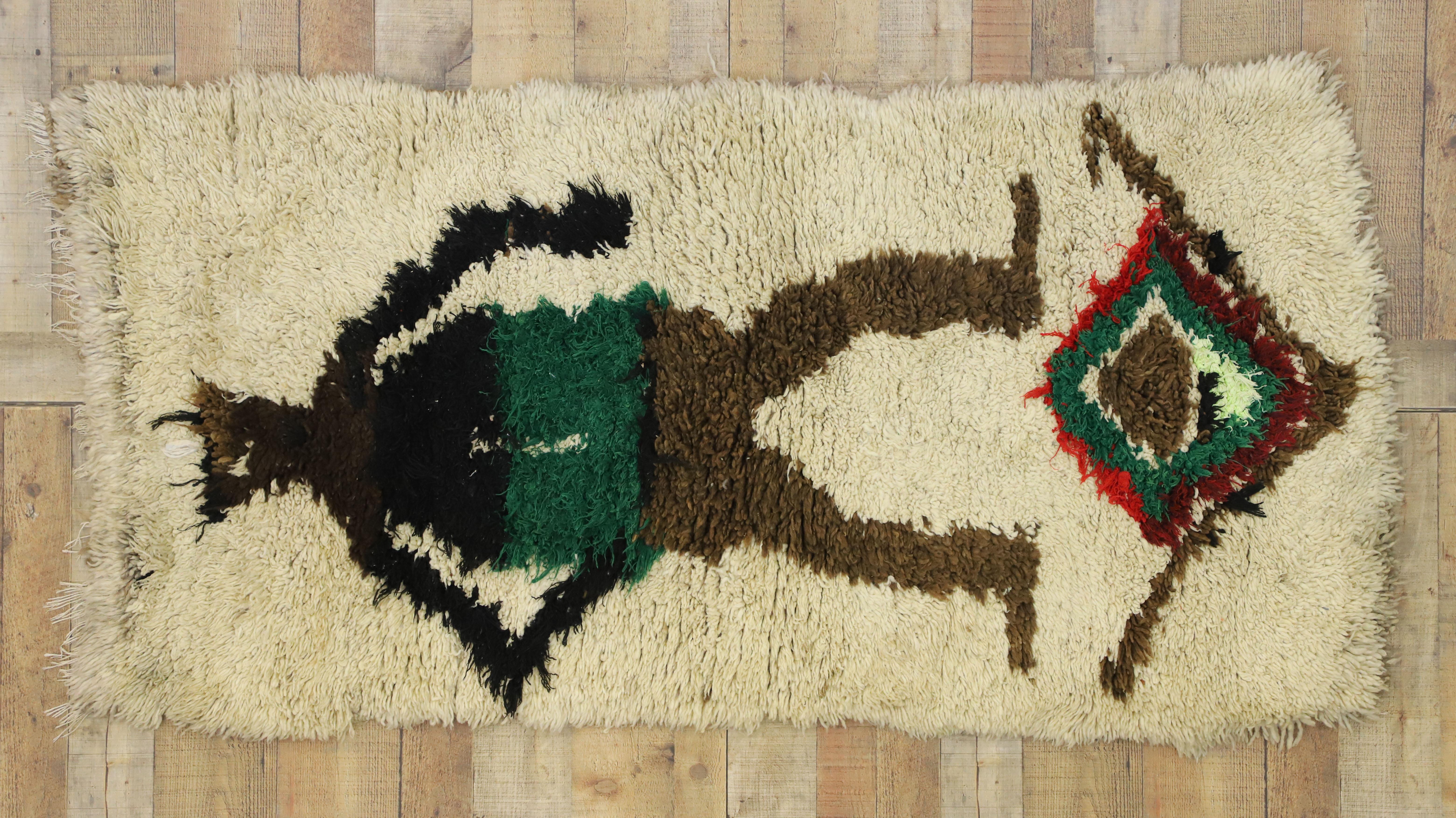 Marokkanischer Azilal-Teppich aus Berber Boucherouit im Volkskunststil mit Stammeskunst-Stil im Angebot 2
