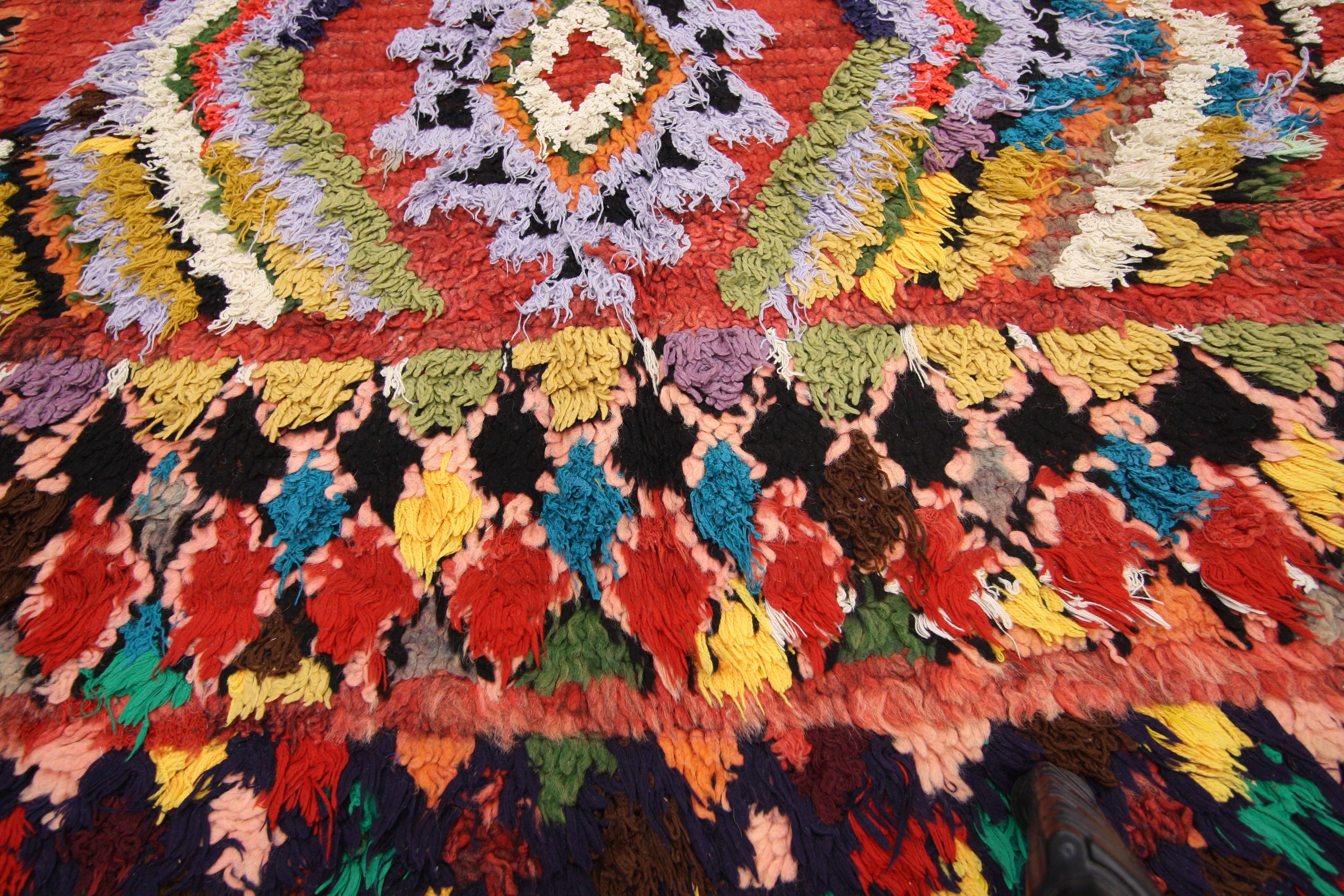 Vintage Berber Boucherouite Moroccan Rug with Modern Tribal Style In Good Condition In Dallas, TX