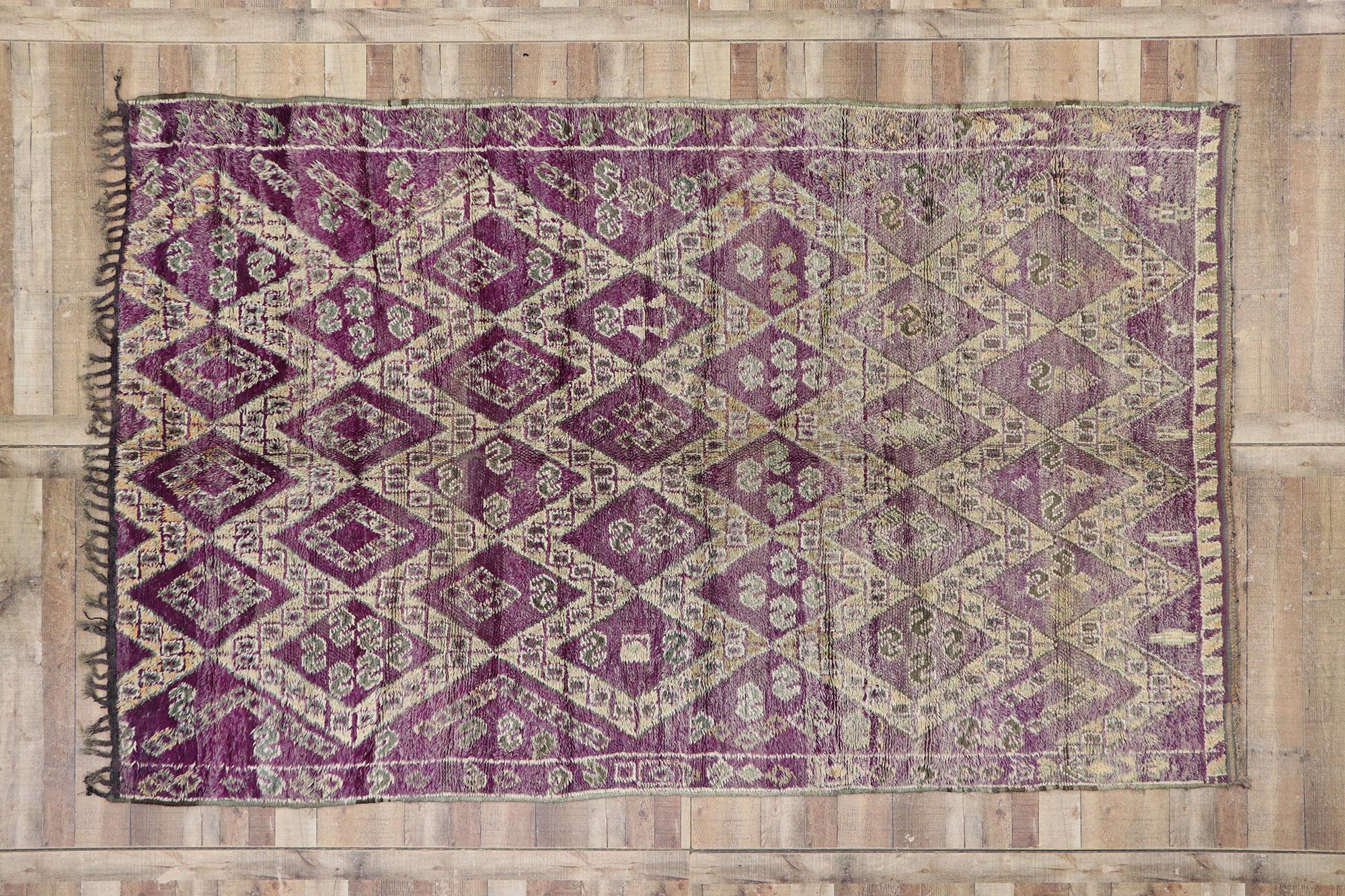 Vintage Berber Boujad Moroccan Rug with Bohemian Style For Sale 1