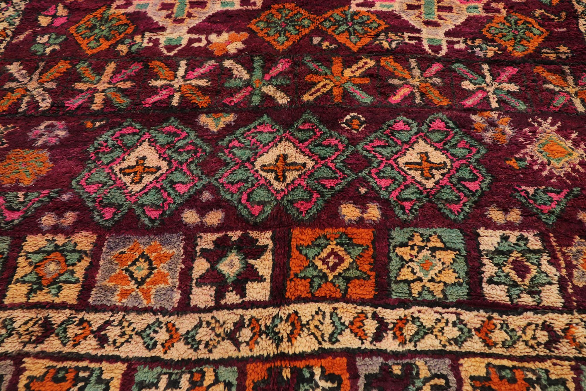 Vintage Berber Boujad Moroccan Rug with Bohemian Tribal Style In Good Condition For Sale In Dallas, TX