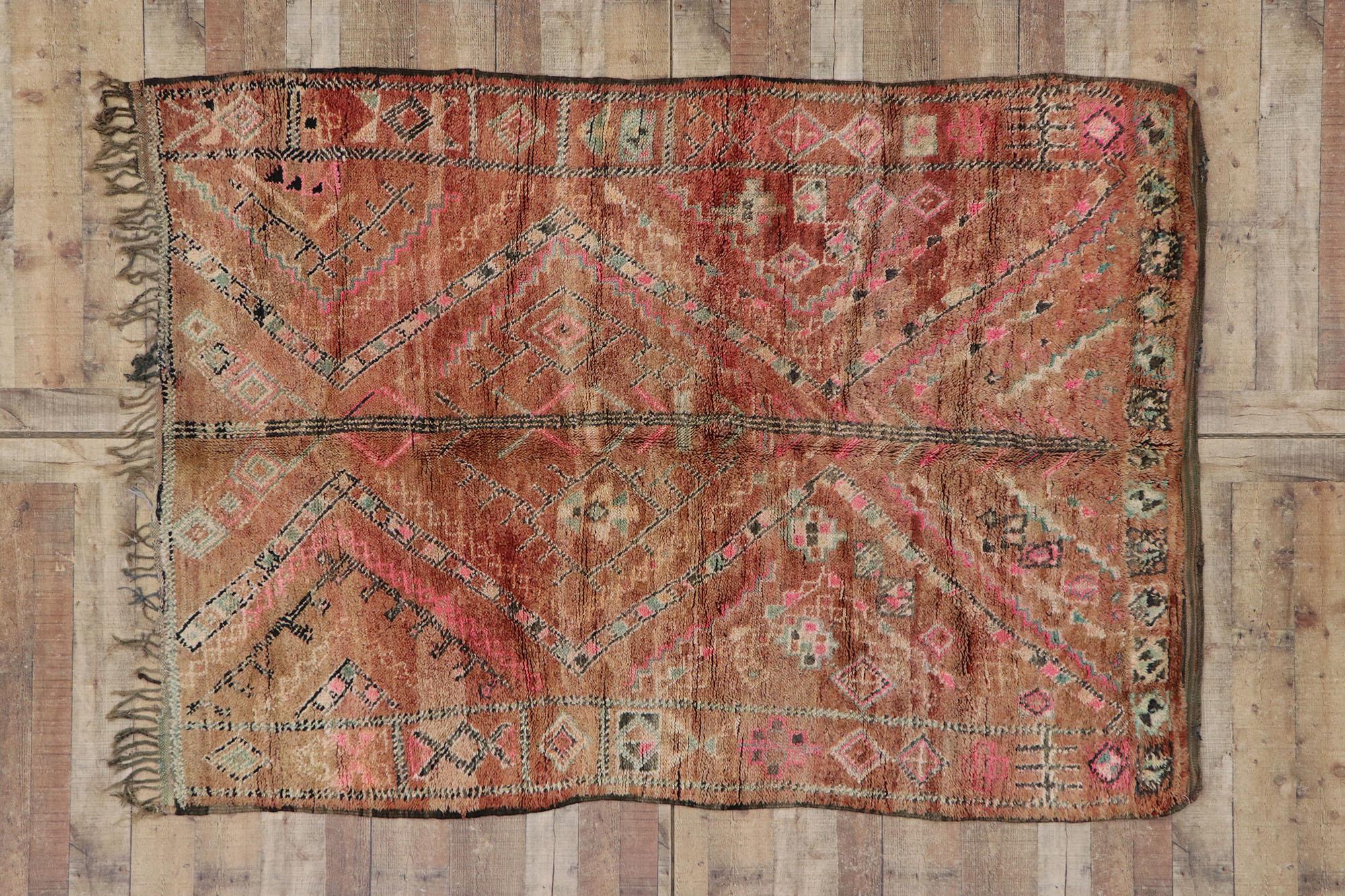 Marokkanischer Berber-Boujad-Teppich im Boho-Chic-Stil des Stammesstils aus Berber im Angebot 1