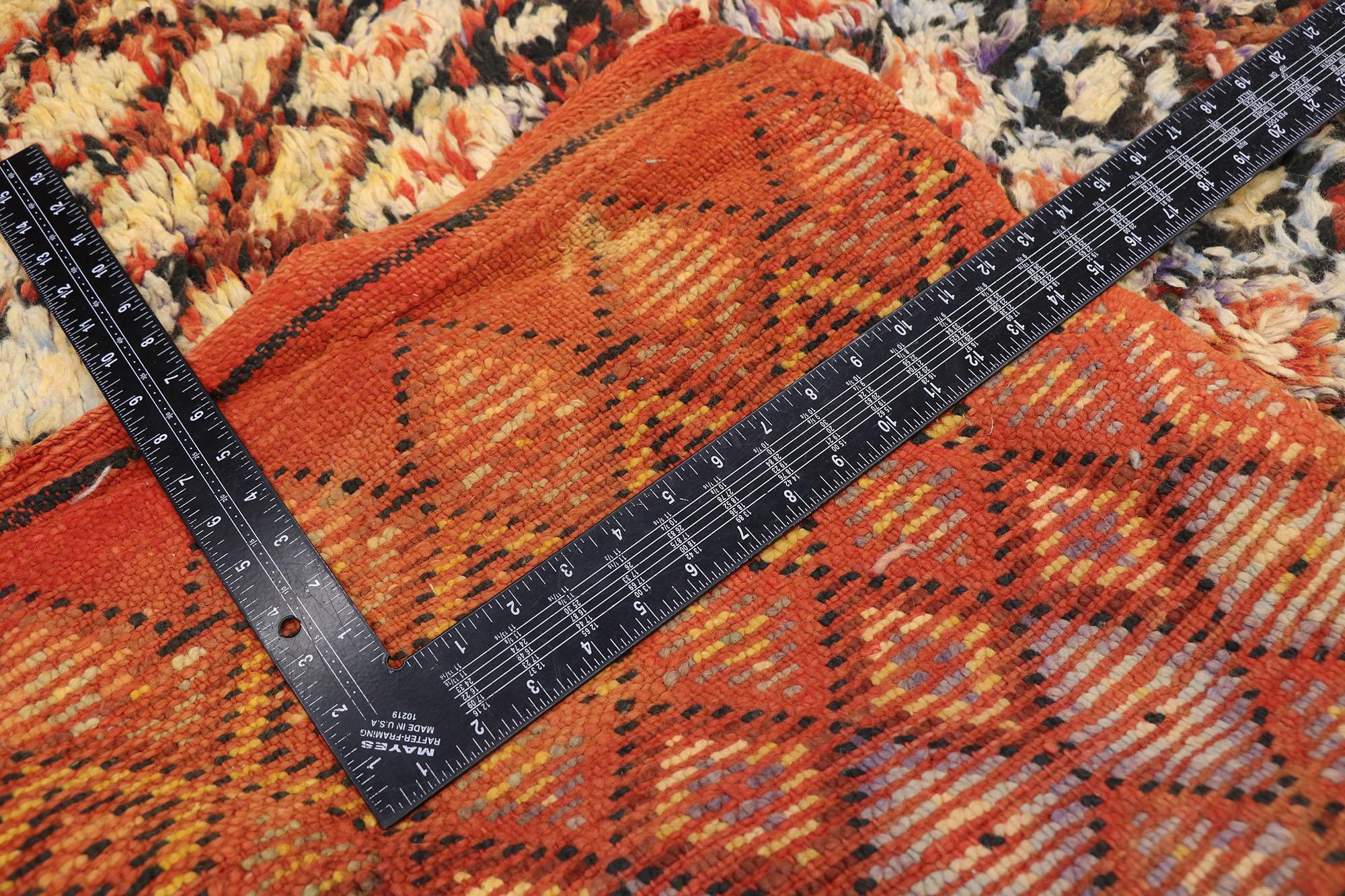 Noué à la main Tapis berbère marocain Boujad vintage de style moderne du milieu du siècle dernier en vente
