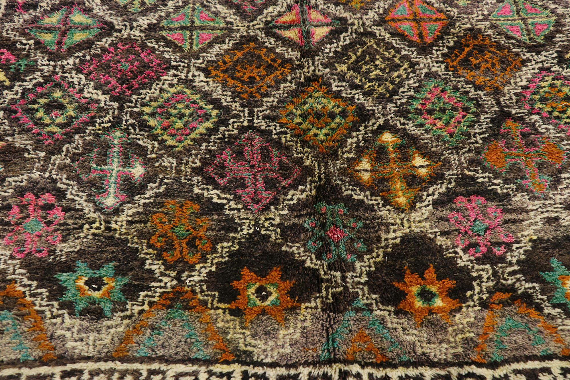 Vintage Berber Boujad Moroccan Rug with Tribal Boho Chic Style In Good Condition For Sale In Dallas, TX