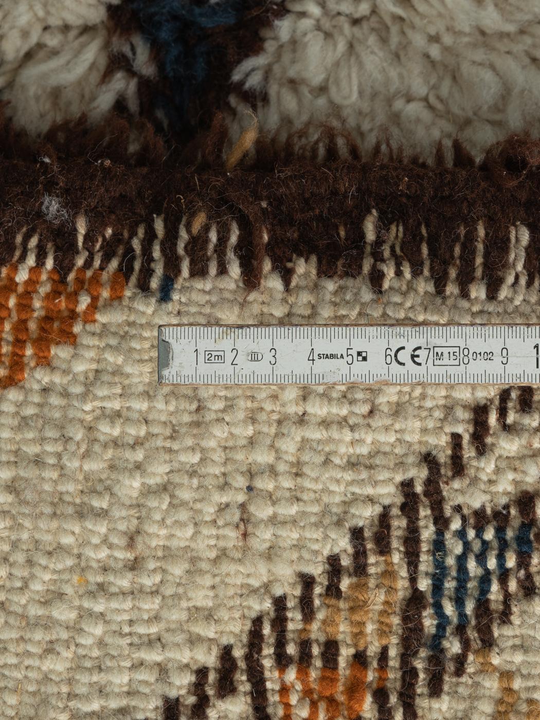 Tapis berbère vintage des années 60 100 % laine fabriqué à la main au Maroc, 300 x 390 cm en vente 2