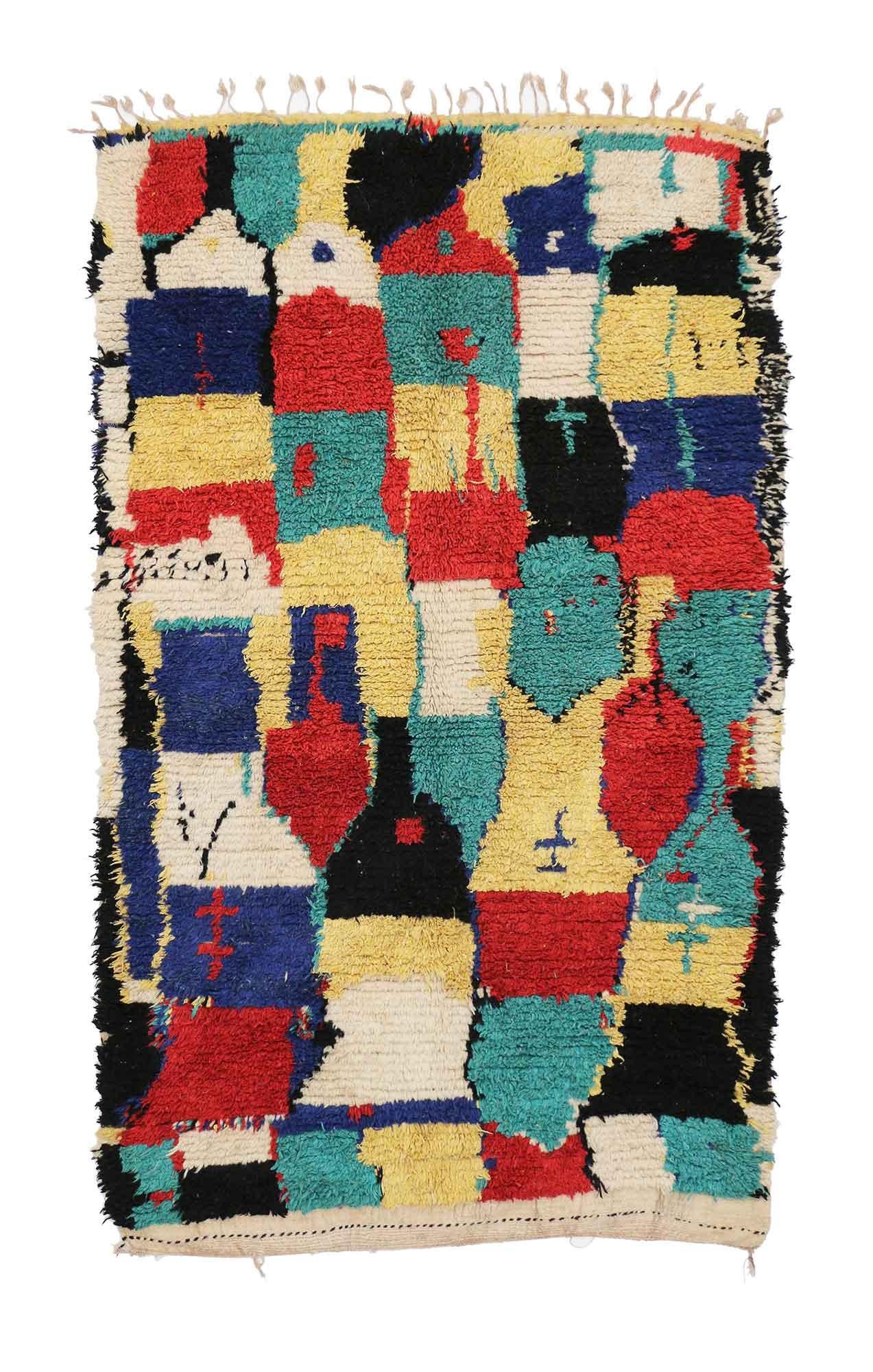Marokkanischer Azilal-Teppich aus Berber, Boho Chic Meets Cozy Tribal Enchantment, Vintage im Zustand „Gut“ im Angebot in Dallas, TX