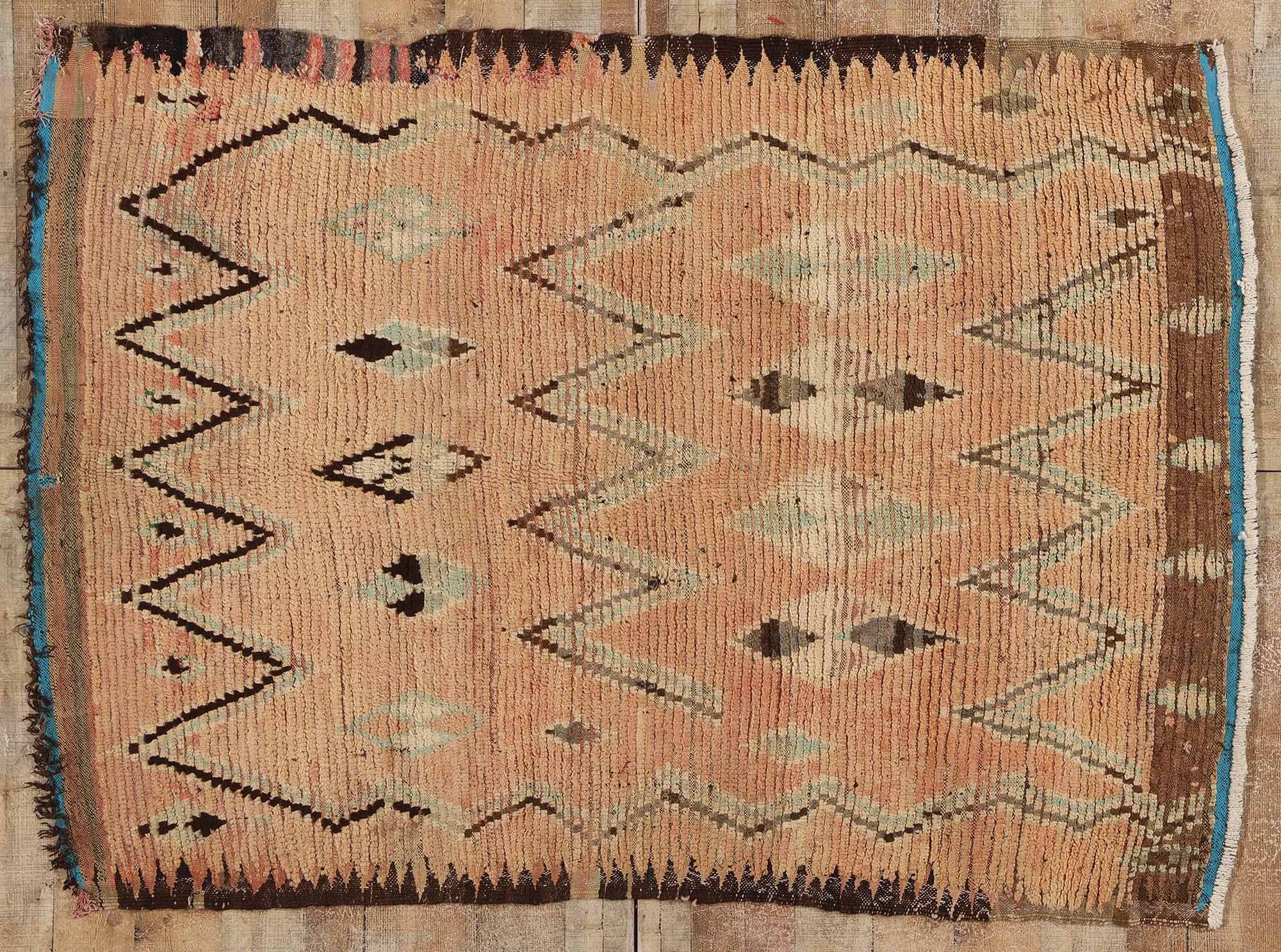 Marokkanischer Azilal-Teppich aus Berber, Boho Chic Meets Cozy Tribal Enchantment, Vintage im Angebot 2